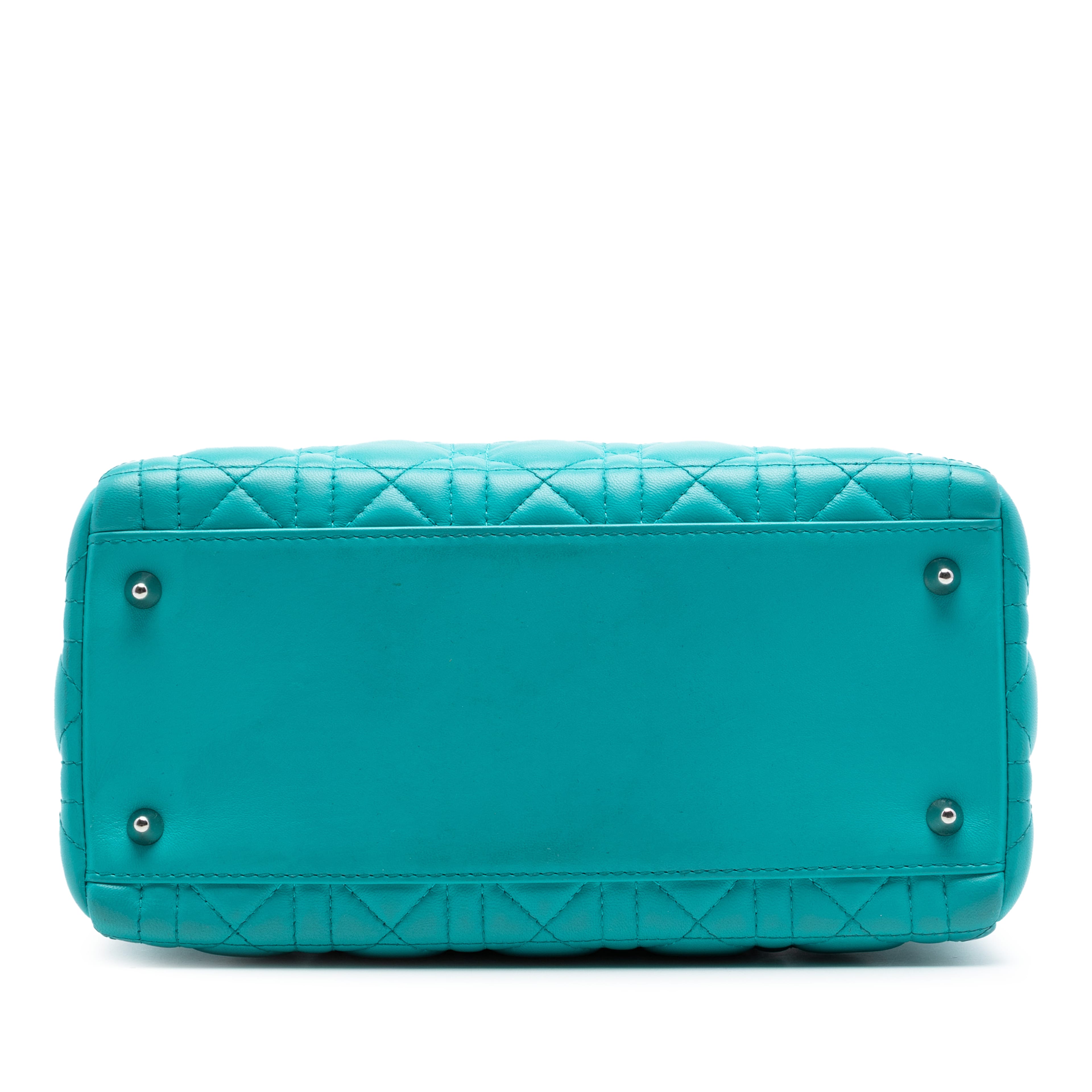 Dior Medium Lambskin Cannage Lady Dior, från Luxclusif, i färgen aqua. Klicka för att öppna bilden i stort format