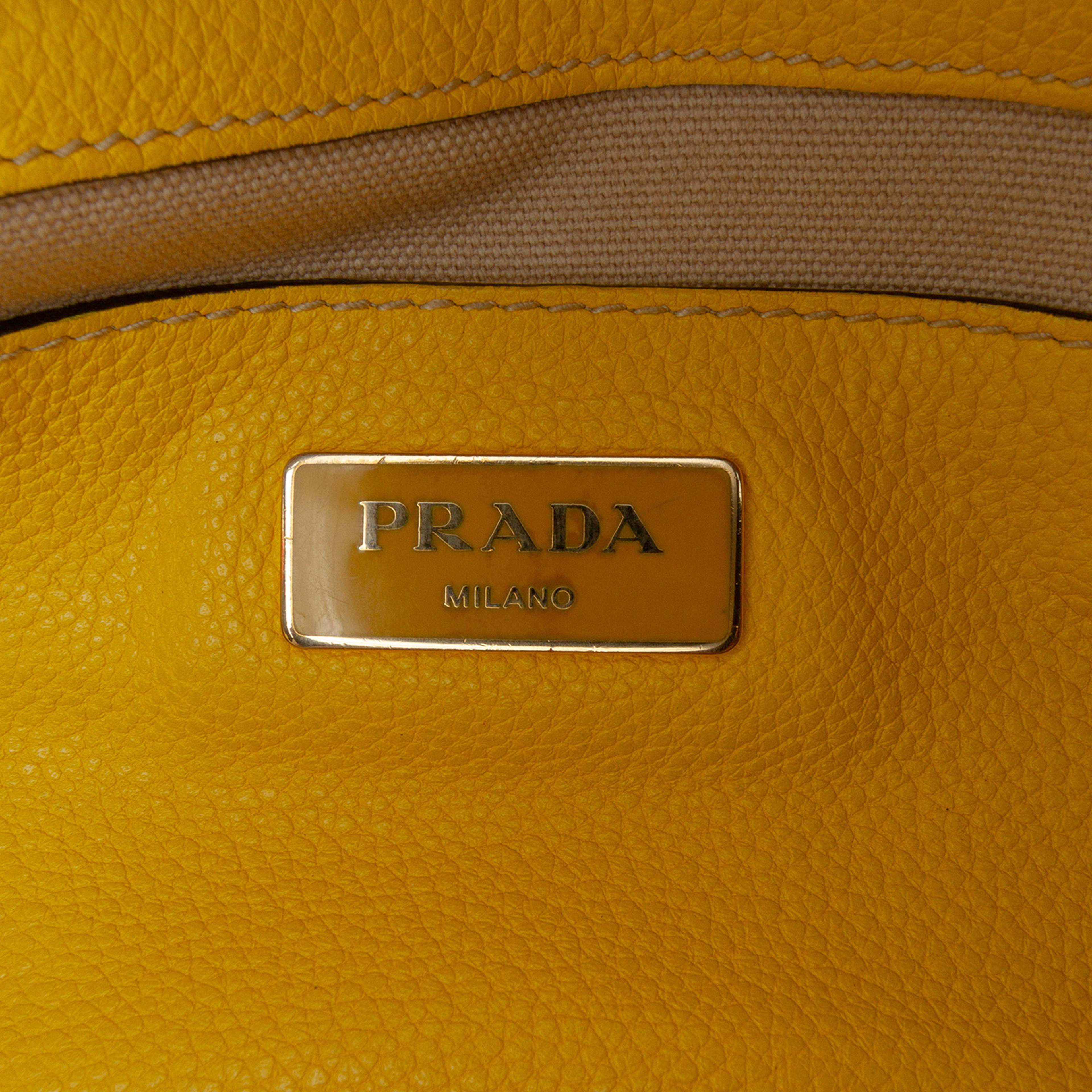 Prada Vitello Grain Satchel, från Luxclusif, i färgen yellow. Klicka för att öppna bilden i stort format