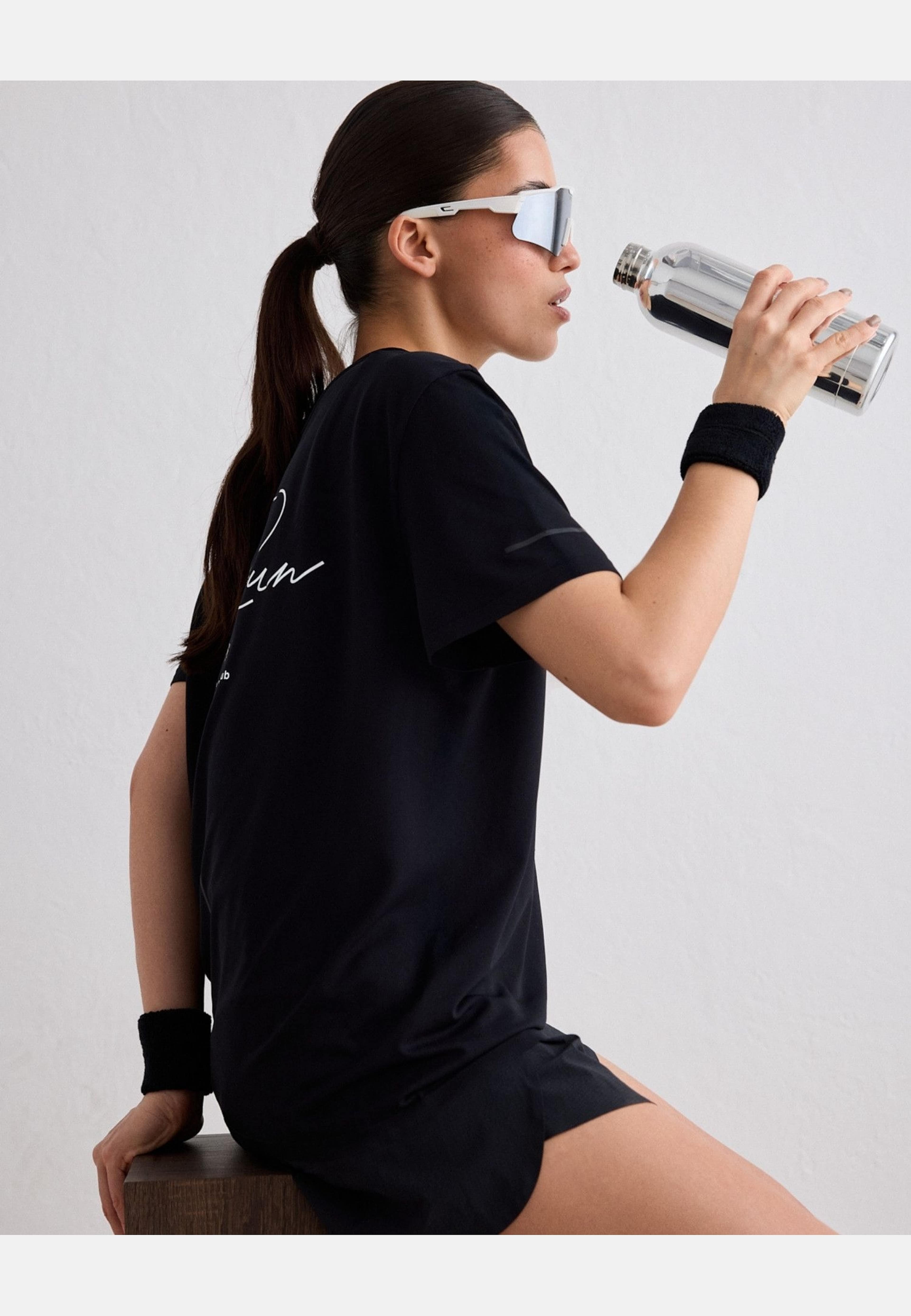 Le Run Seamless Running T-shirt, från aim'n, i färgen black. Klicka för att öppna bilden i stort format
