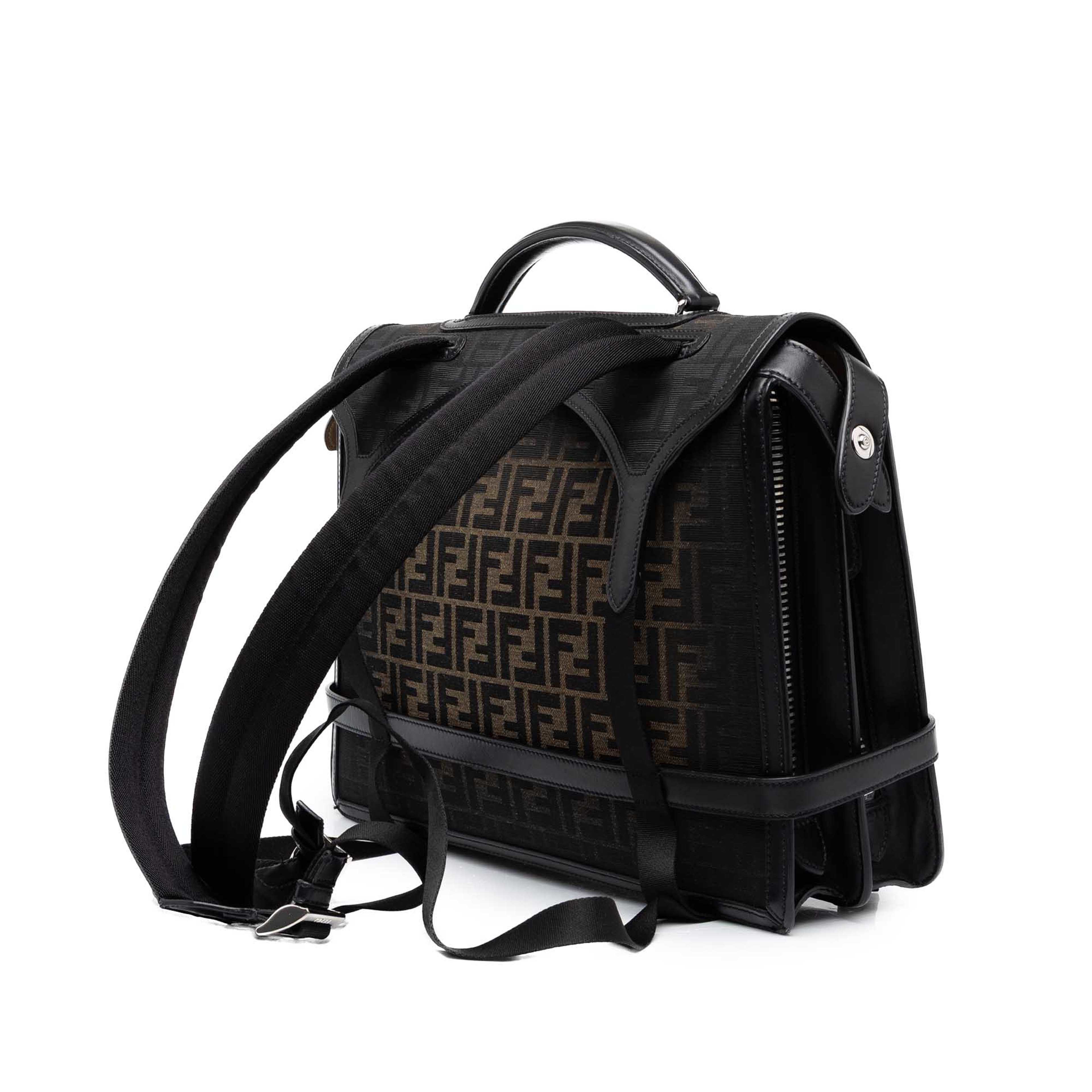 Fendi Medium Zucca Canvas Peekaboo Iseeu Convertible Backpack, från Luxclusif, i färgen svart. Klicka för att öppna bilden i stort format