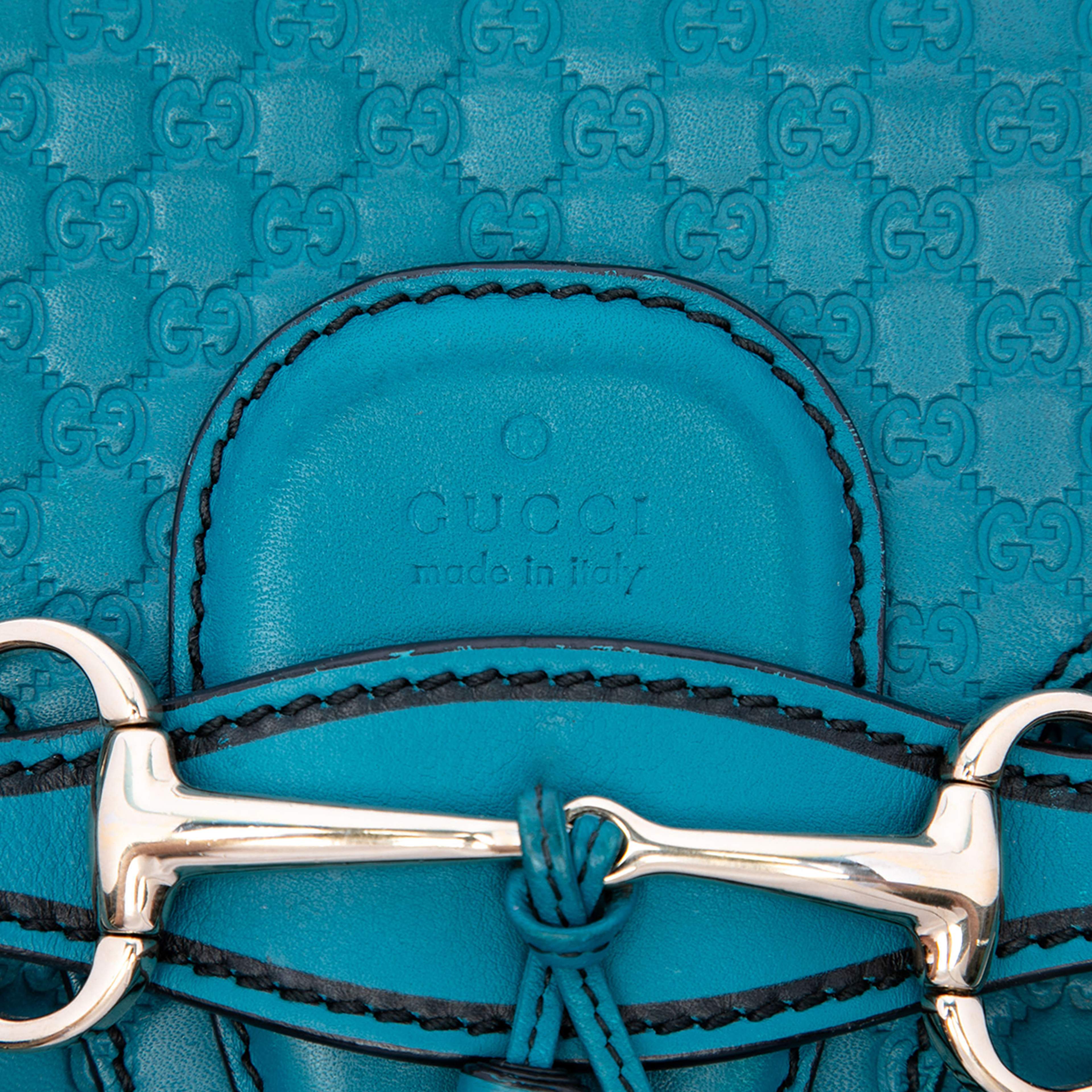 Gucci Medium Microguccissima Emily Shoulder Bag, från Luxclusif, i färgen blå. Klicka för att öppna bilden i stort format