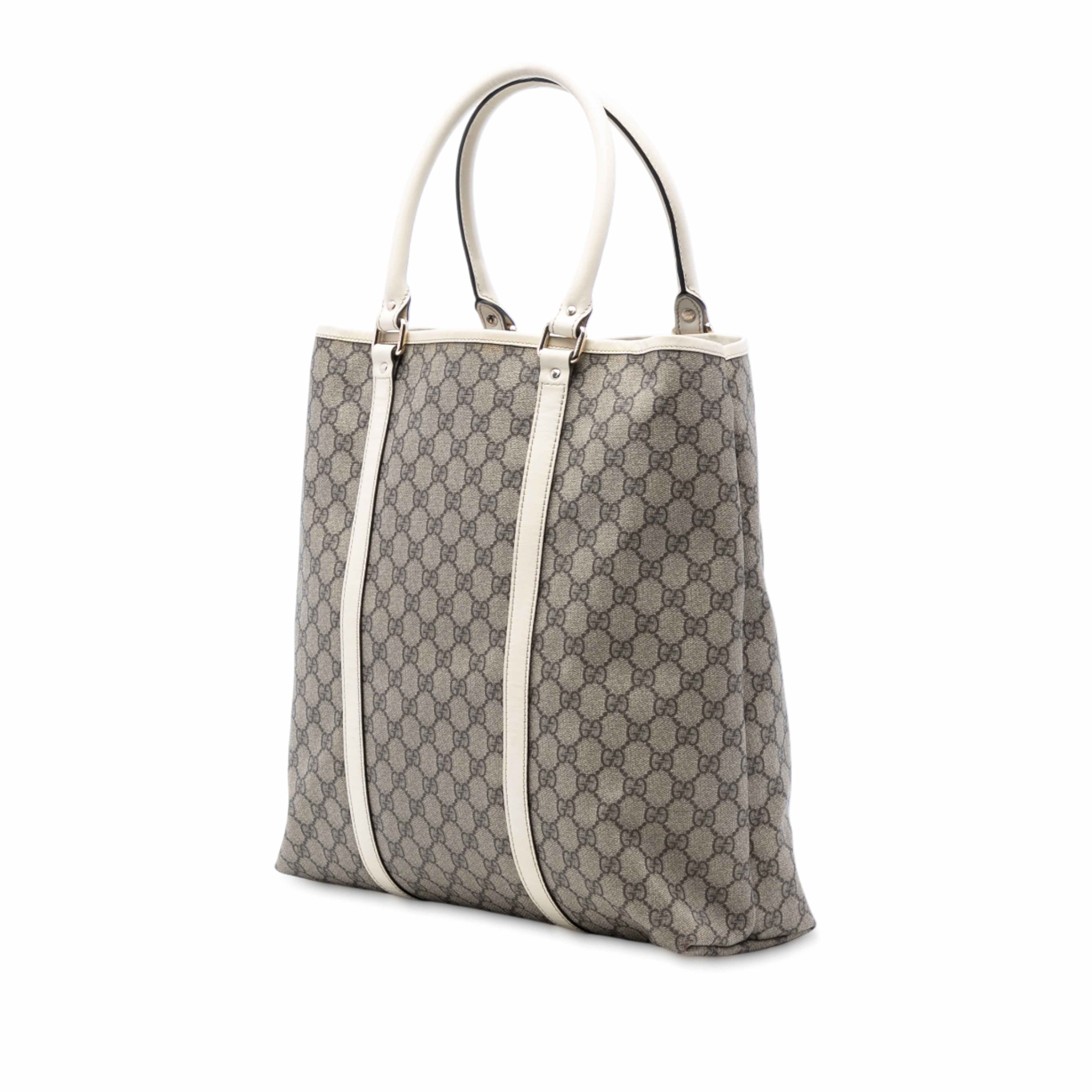 Gucci Gg Supreme Joy Vertical Tote, från Luxclusif, i färgen beige. Klicka för att öppna bilden i stort format