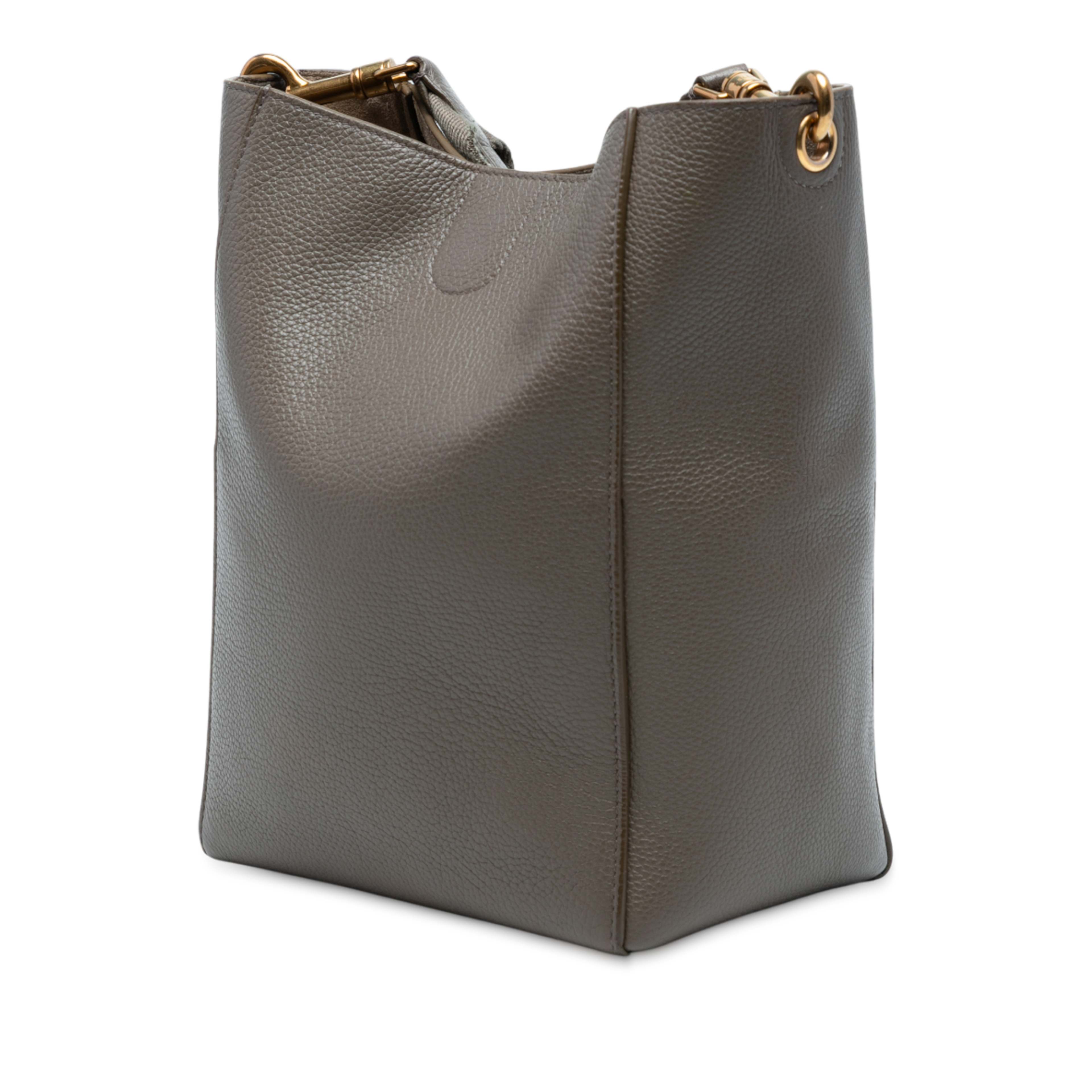 Celine Small Soft Grained Calfskin Seau Sangle Bucket Bag, från Luxclusif, i färgen taupe. Klicka för att öppna bilden i stort format