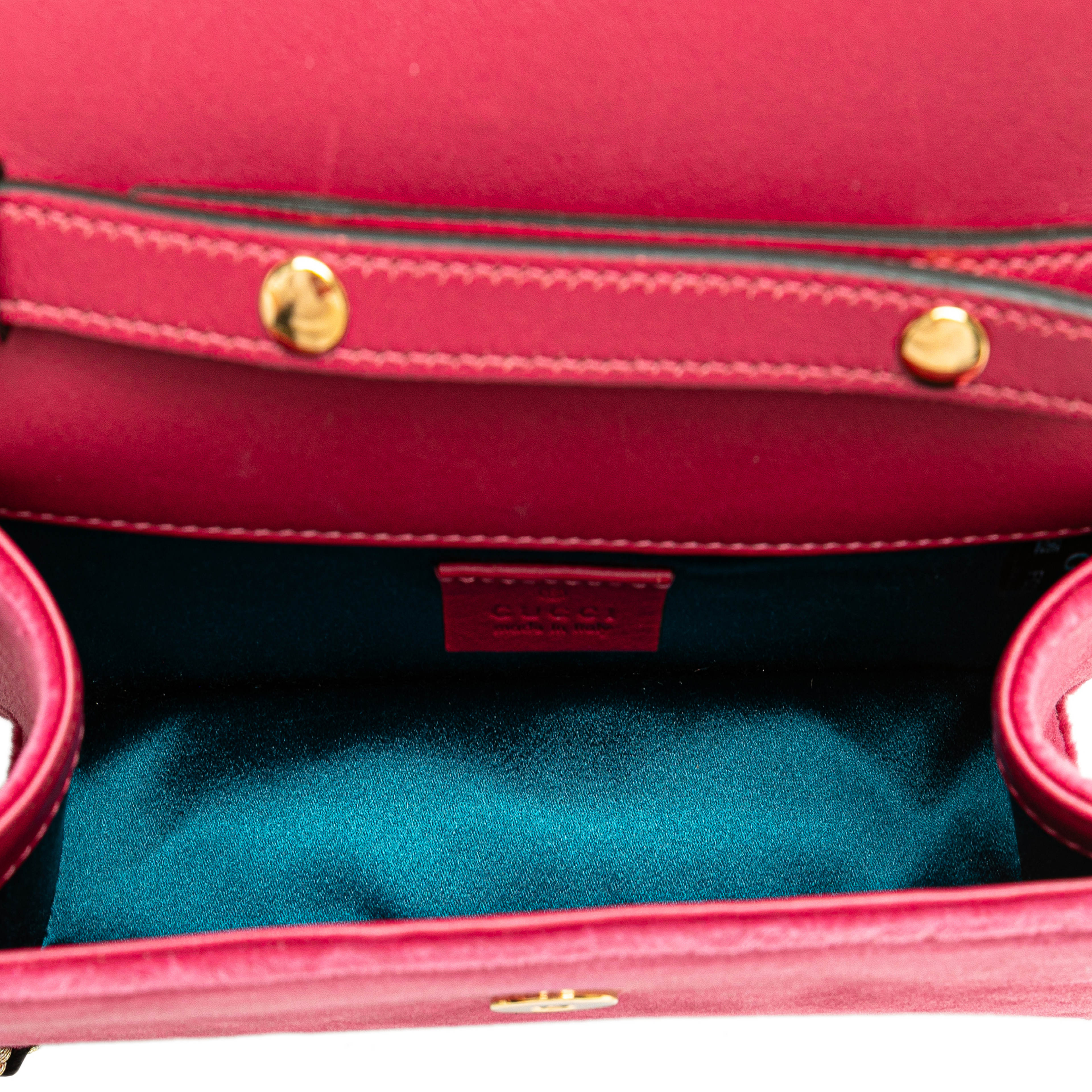 Gucci Crystal Gg Velvet Broadway Crossbody, från Luxclusif, i färgen dark pink. Klicka för att öppna bilden i stort format