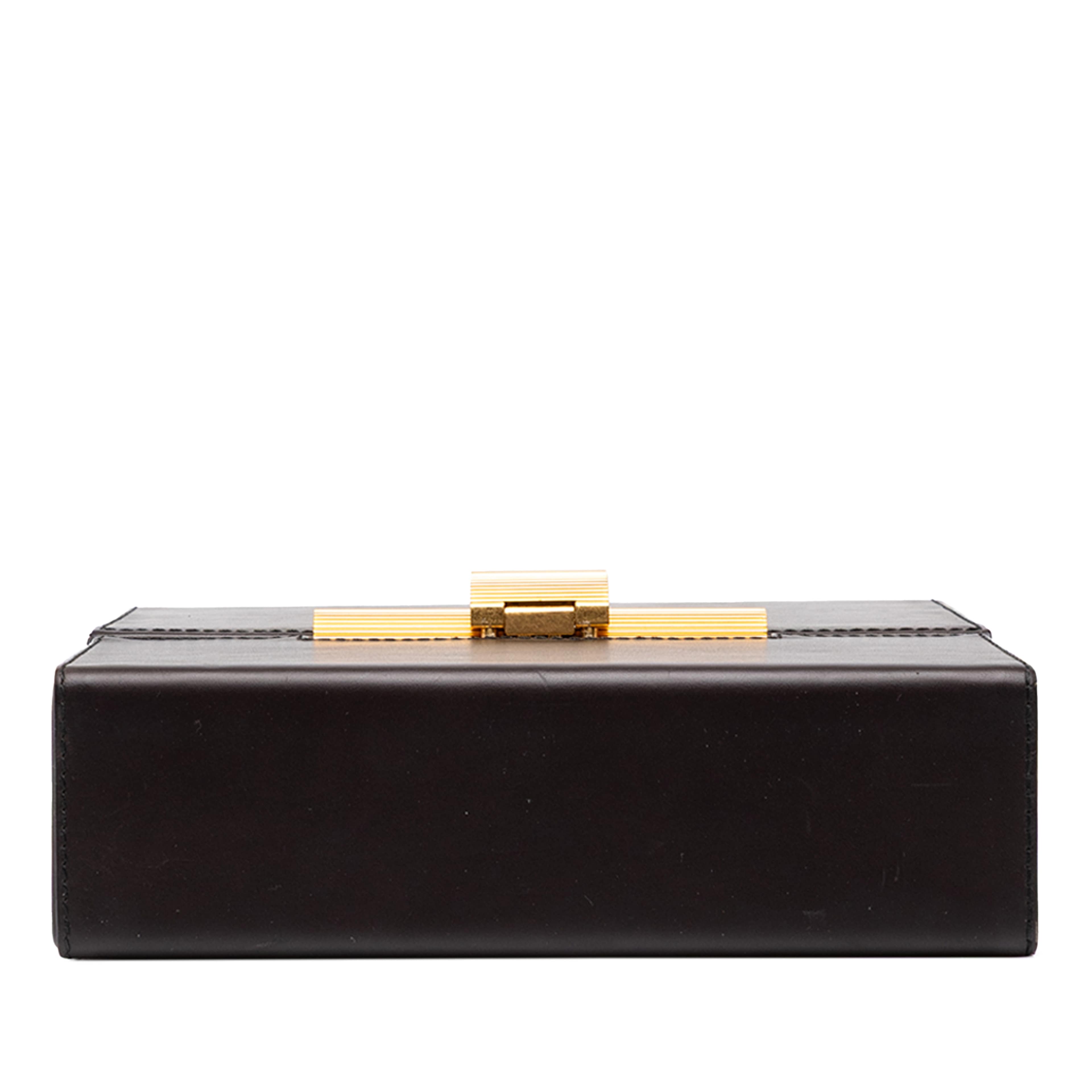 Bottega Veneta Calfskin Daisey Crossbody, från Luxclusif, i färgen brun. Klicka för att öppna bilden i stort format