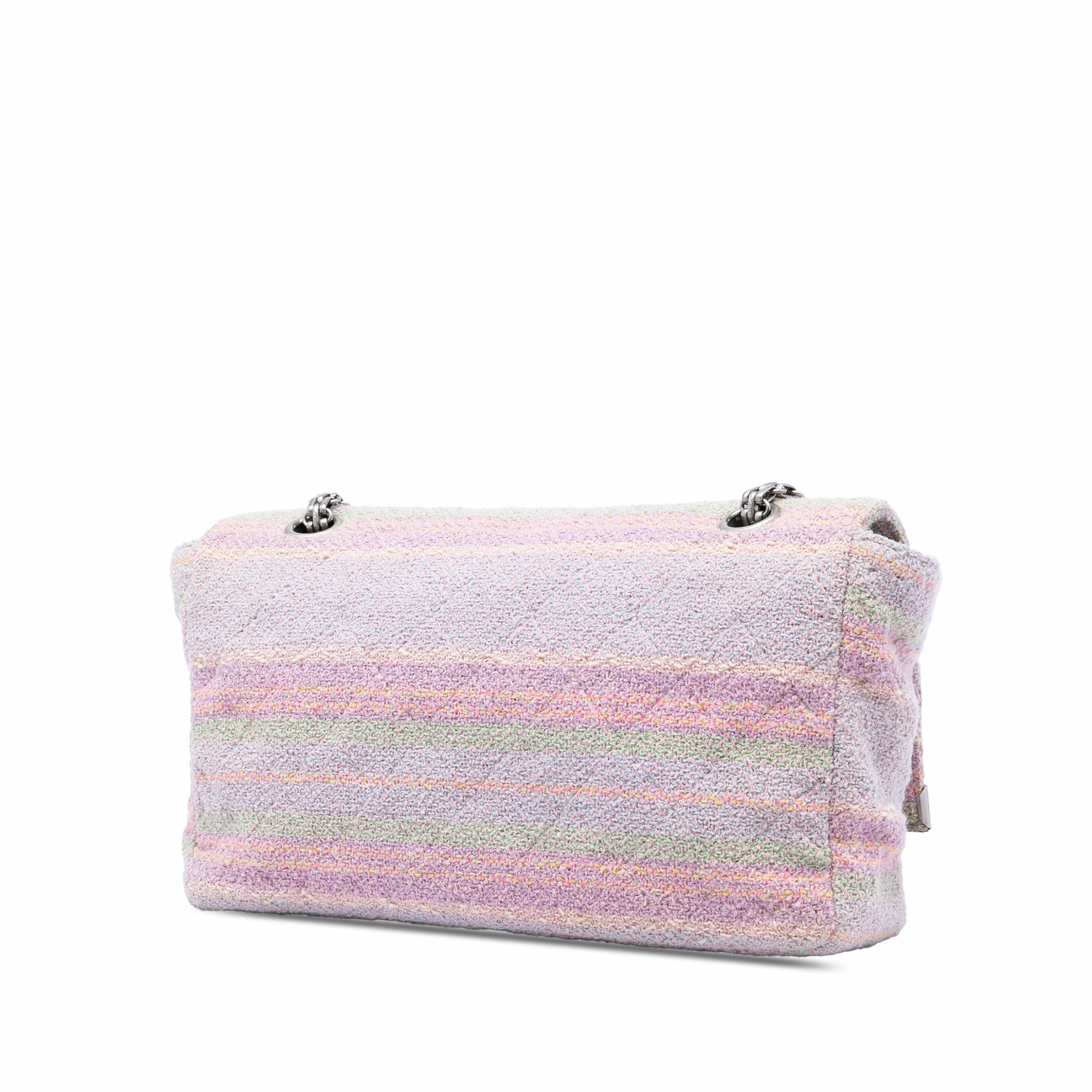 Chanel Quilted Tweed Reissue 2.55 Single Flap 225, från Luxclusif, i färgen rosa. Klicka för att öppna bilden i stort format