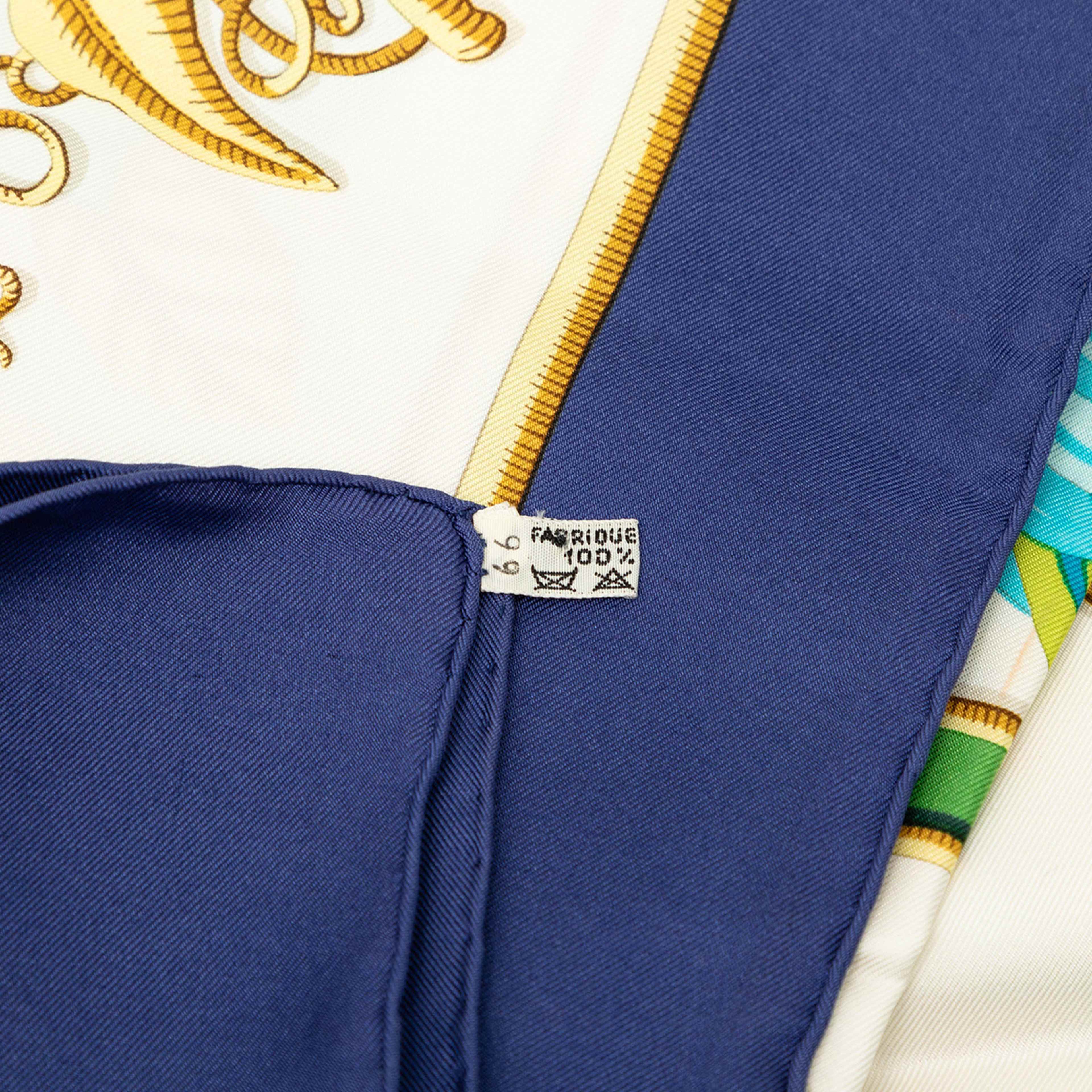 Hermès Caraibes Silk Scarf 90, från Luxclusif, i färgen vit. Klicka för att öppna bilden i stort format