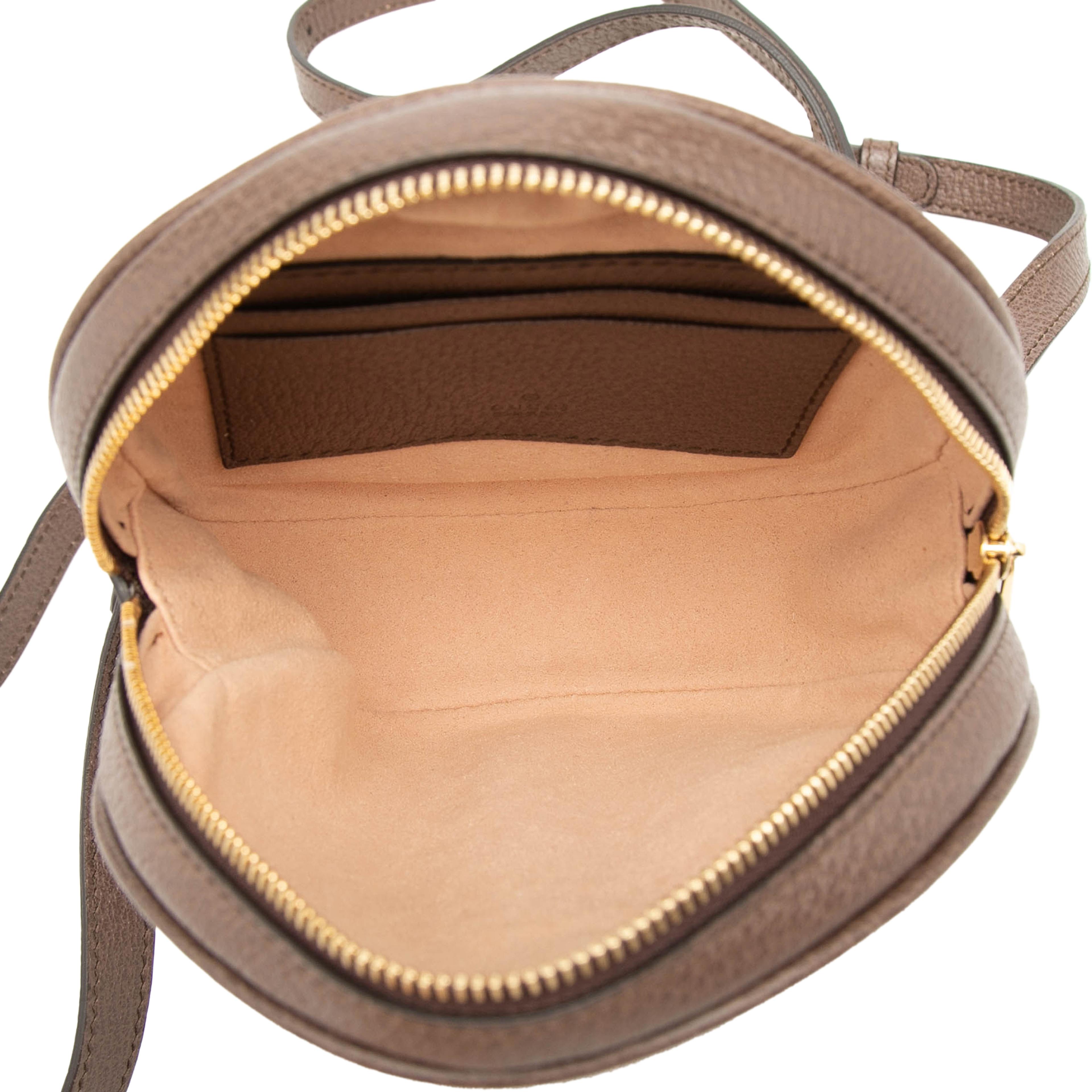 Gucci Mini Gg Supreme Web Ophidia Round Backpack, från Luxclusif, i färgen beige. Klicka för att öppna bilden i stort format