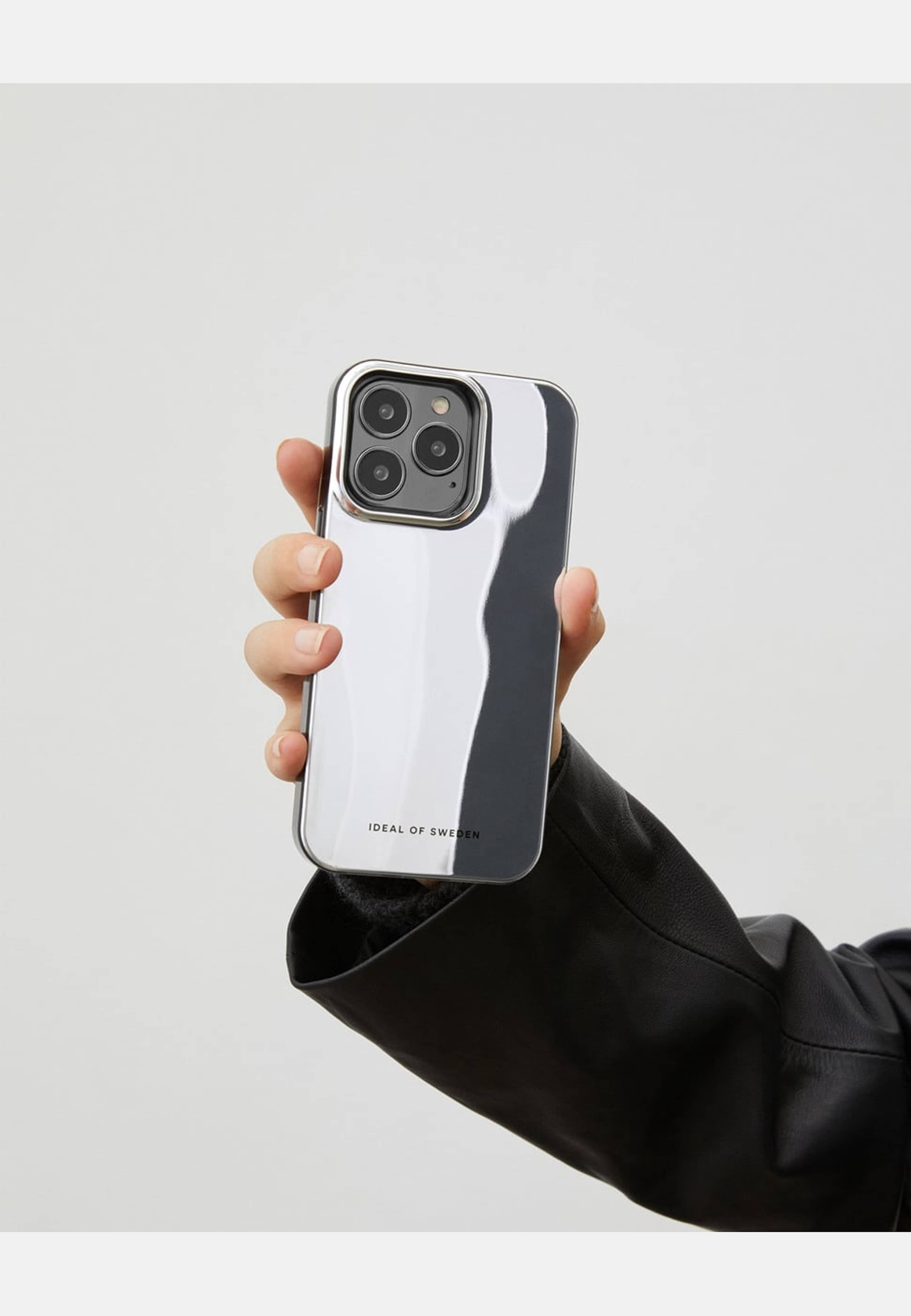 Mirror Case Iphone, från Ideal Of Sweden, i färgen silver. Klicka för att öppna bilden i stort format