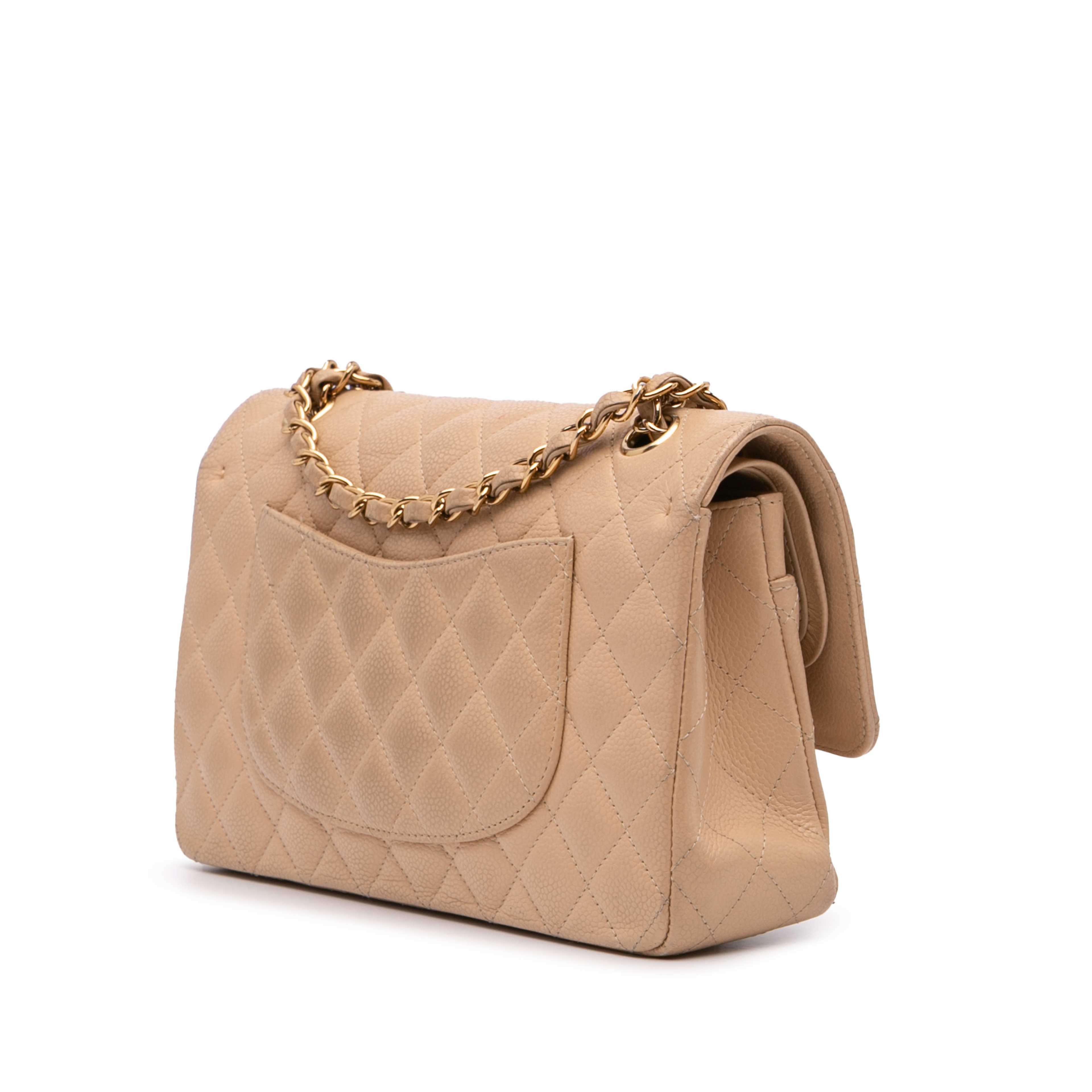Chanel Medium Classic Caviar Double Flap, från Luxclusif, i färgen beige.