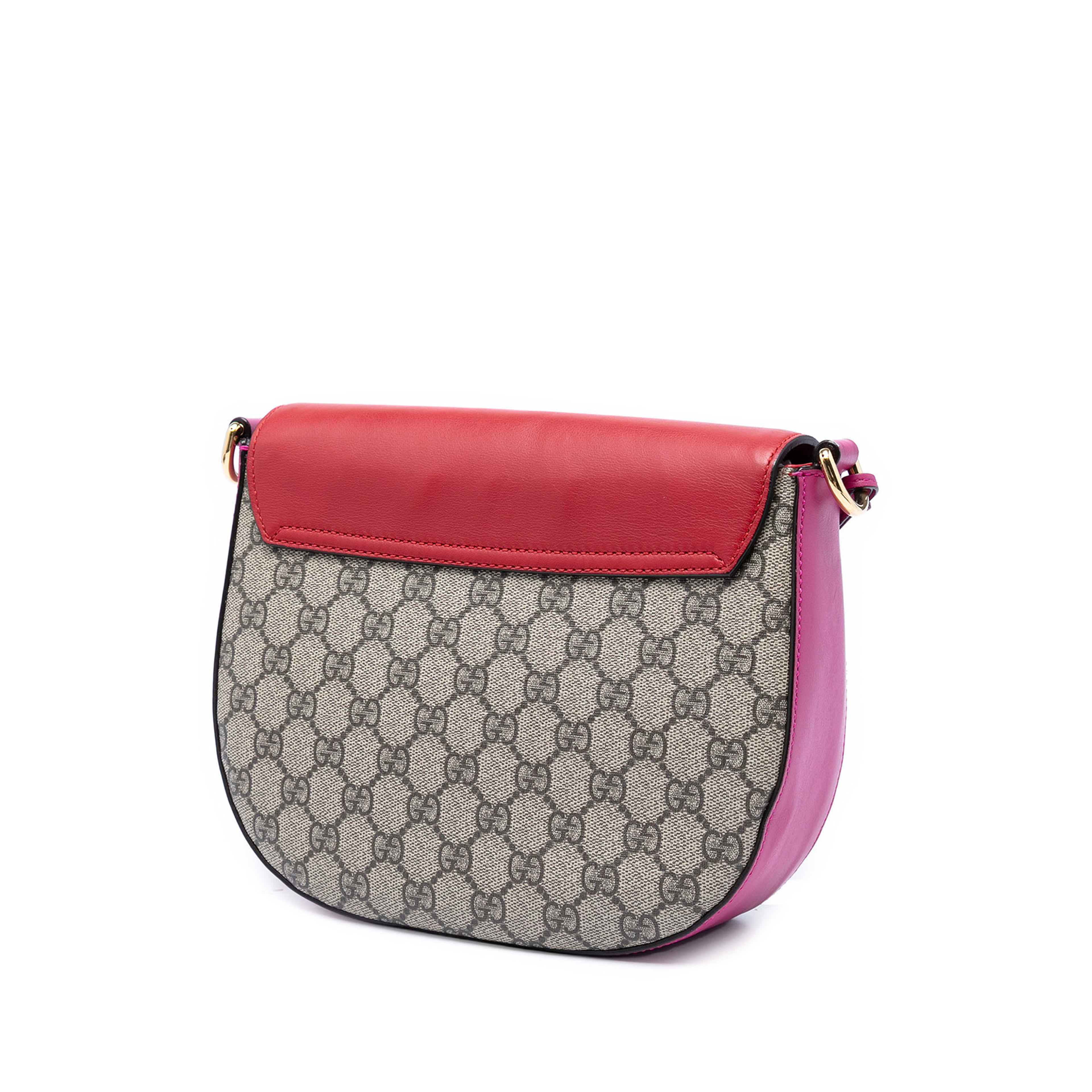 Gucci Gg Supreme Web Padlock Crossbody, från Luxclusif, i färgen beige. Klicka för att öppna bilden i stort format