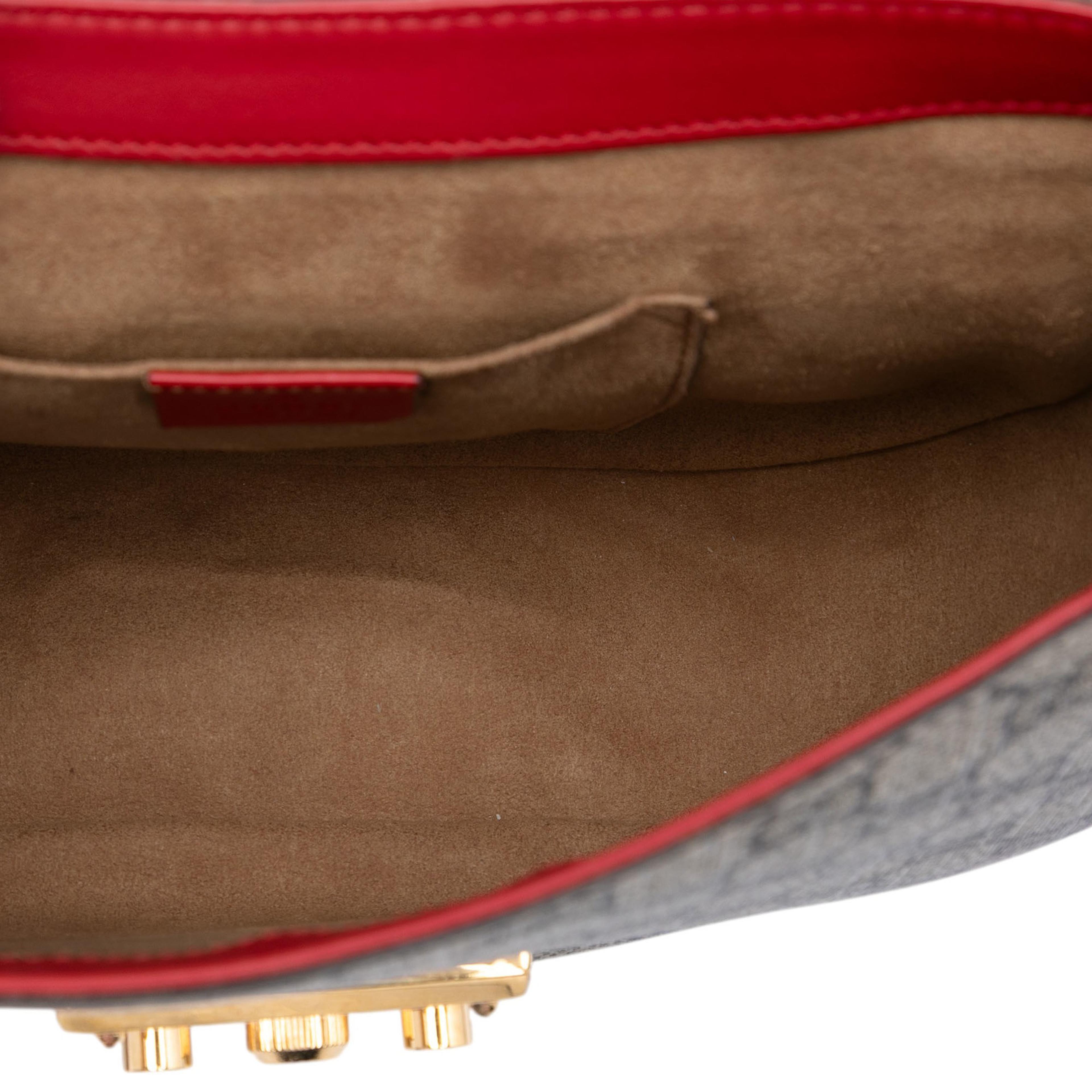 Gucci Gg Supreme Web Padlock Crossbody, från Luxclusif, i färgen beige. Klicka för att öppna bilden i stort format