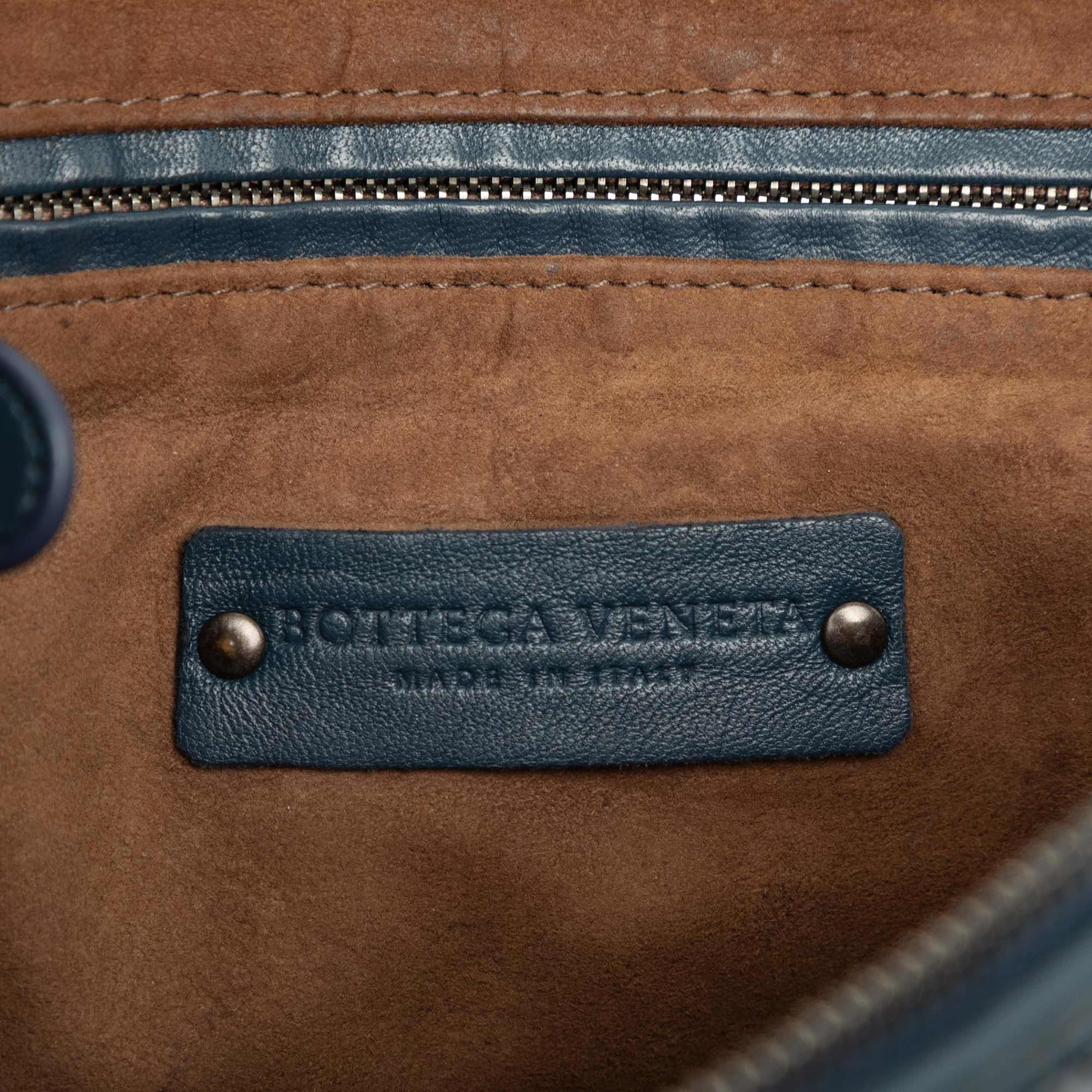 Bottega Veneta Nappa Intrecciato Nodini Crossbody, från Luxclusif, i färgen blå. Klicka för att öppna bilden i stort format