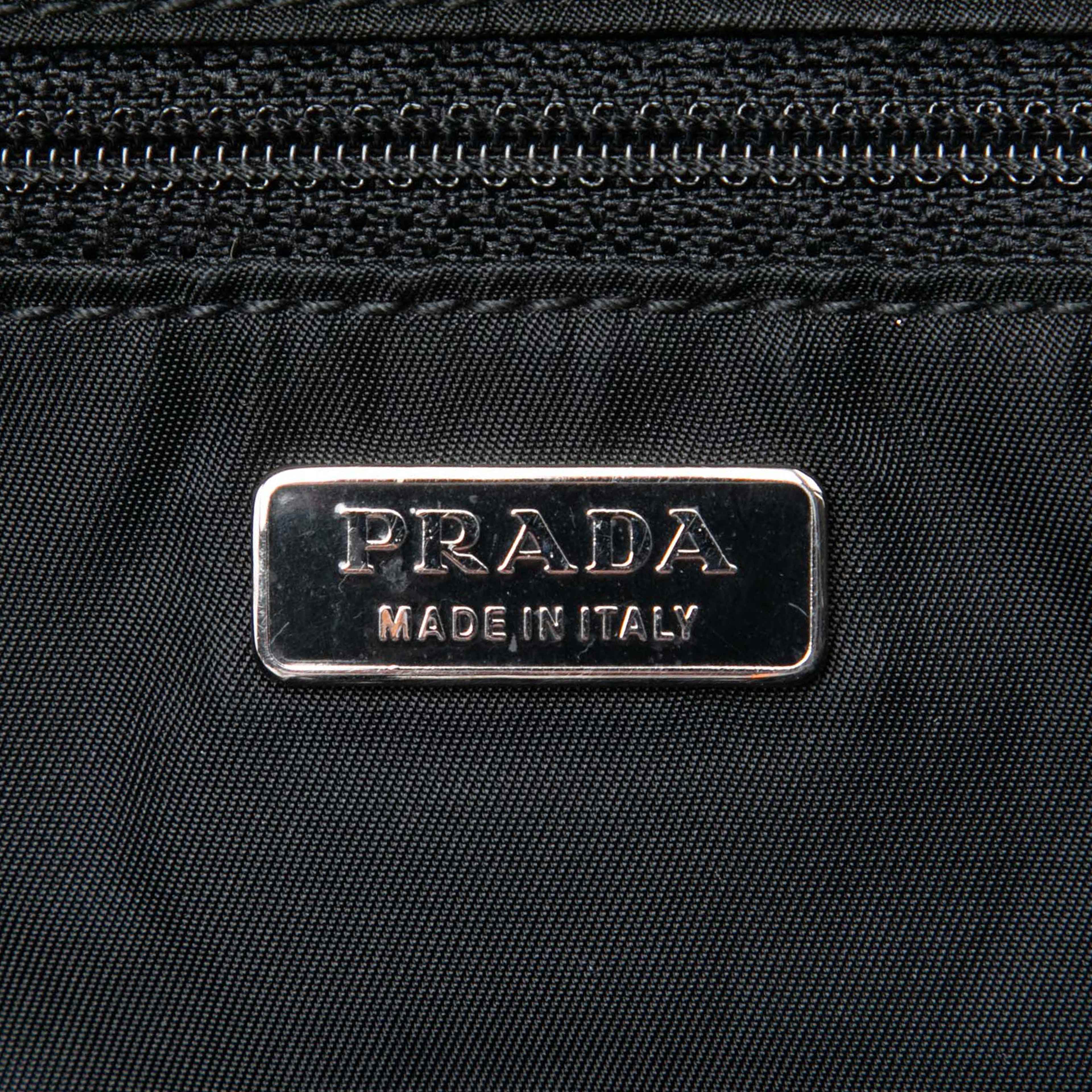 Prada Tessuto Beaded Handbag, från Luxclusif, i färgen black. Klicka för att öppna bilden i stort format