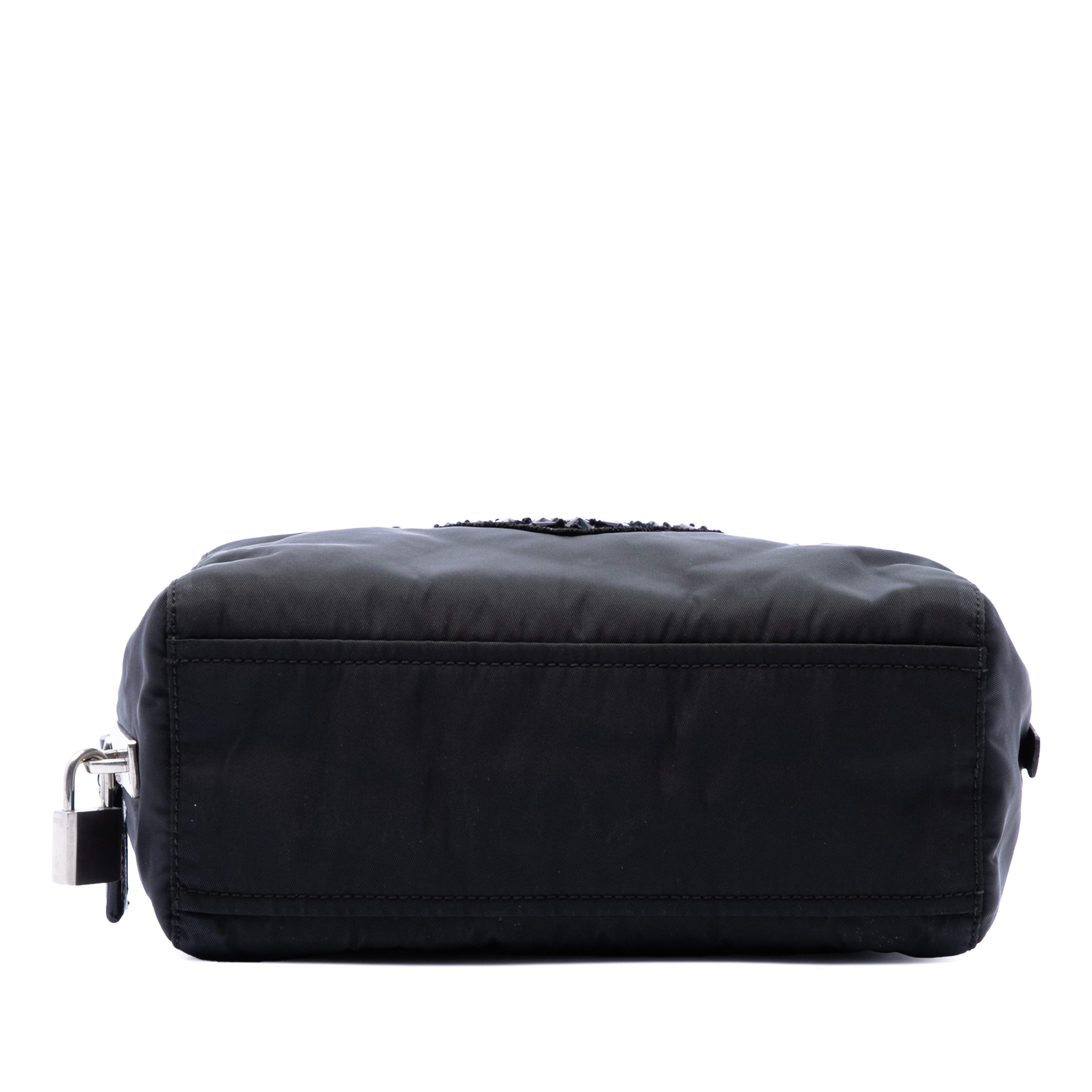 Prada Tessuto Beaded Handbag, från Luxclusif, i färgen black. Klicka för att öppna bilden i stort format