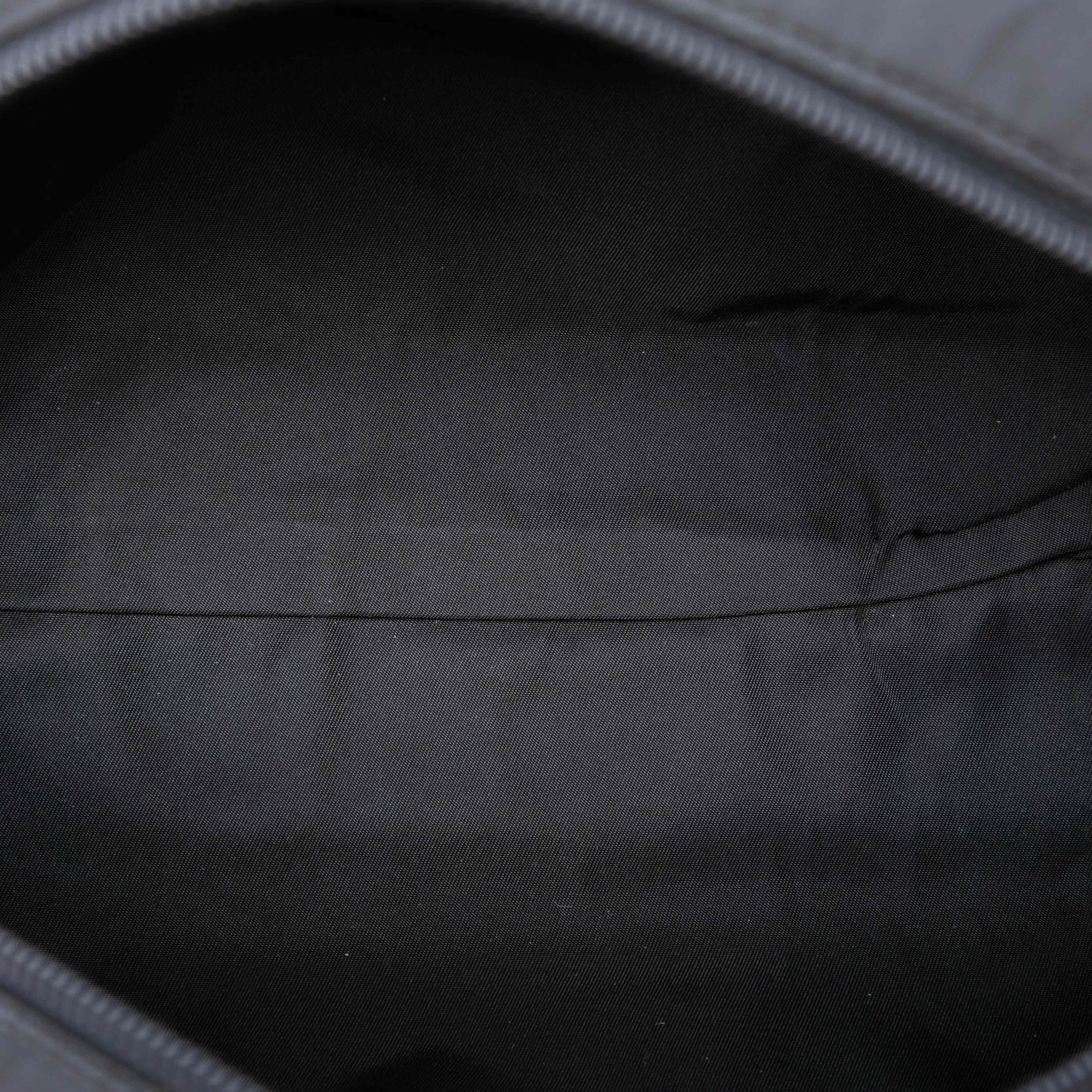 Prada Tessuto Beaded Handbag, från Luxclusif, i färgen black. Klicka för att öppna bilden i stort format