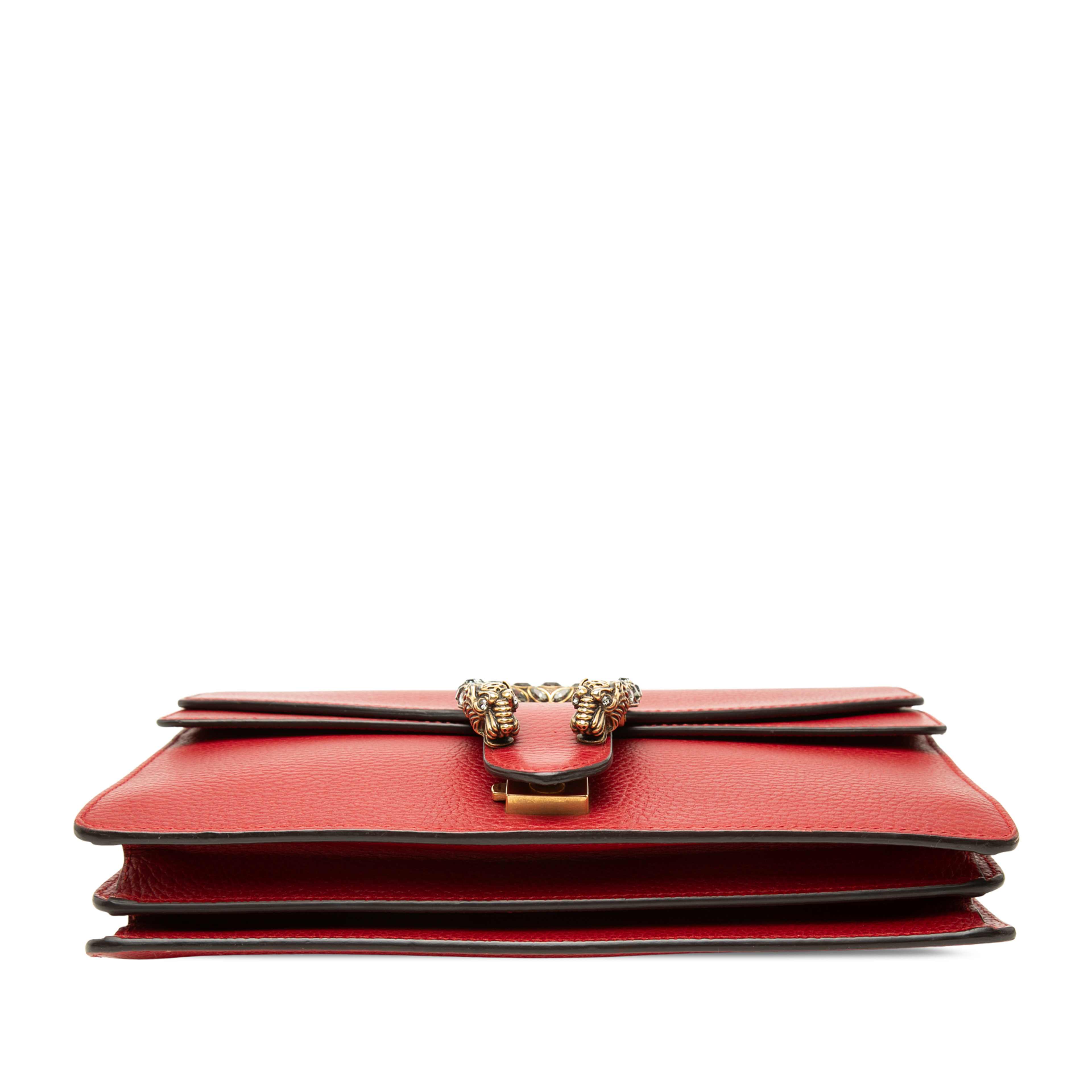 Gucci Medium Calfskin Dionysus Shoulder Bag, från Luxclusif, i färgen röd. Klicka för att öppna bilden i stort format