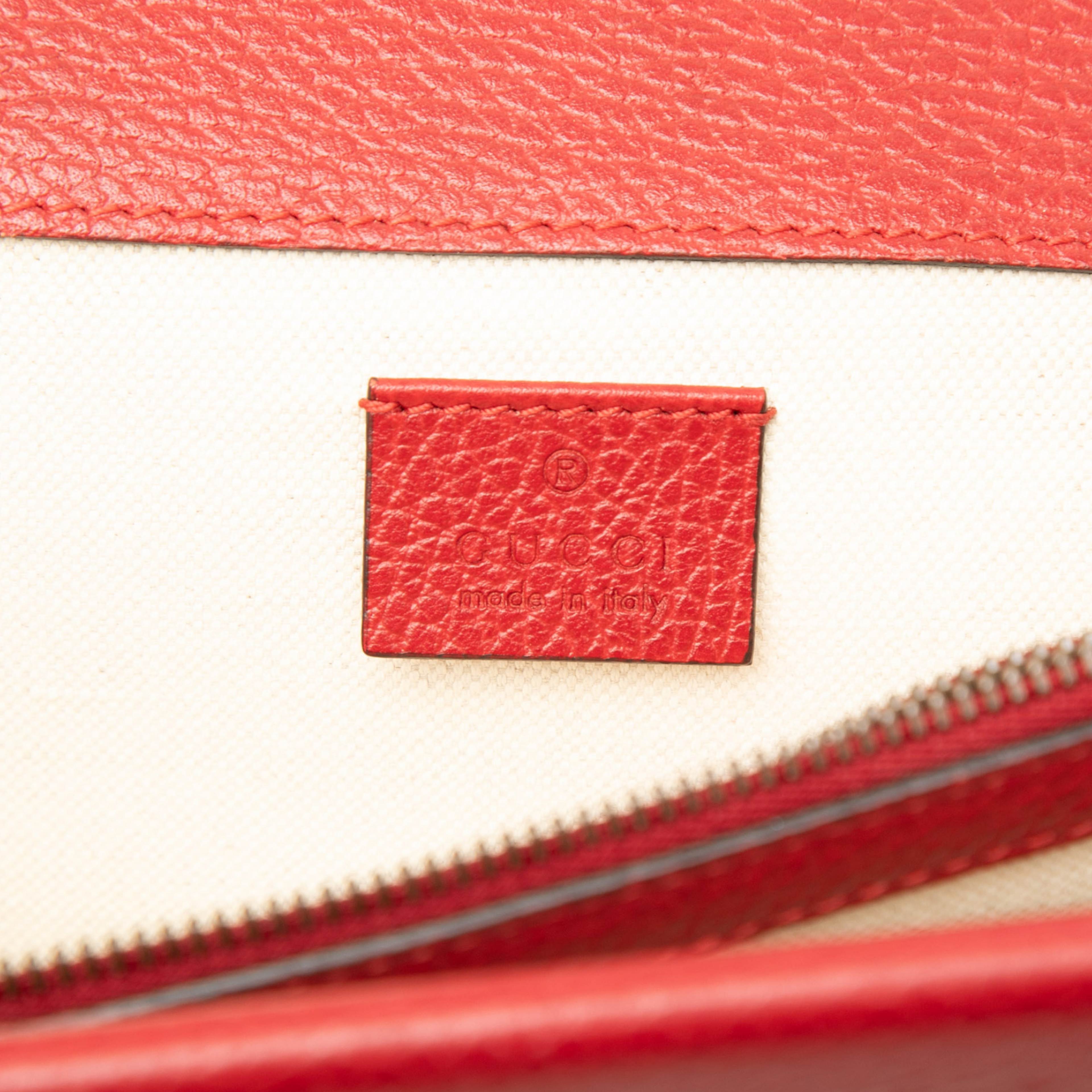 Gucci Medium Calfskin Dionysus Shoulder Bag, från Luxclusif, i färgen röd. Klicka för att öppna bilden i stort format