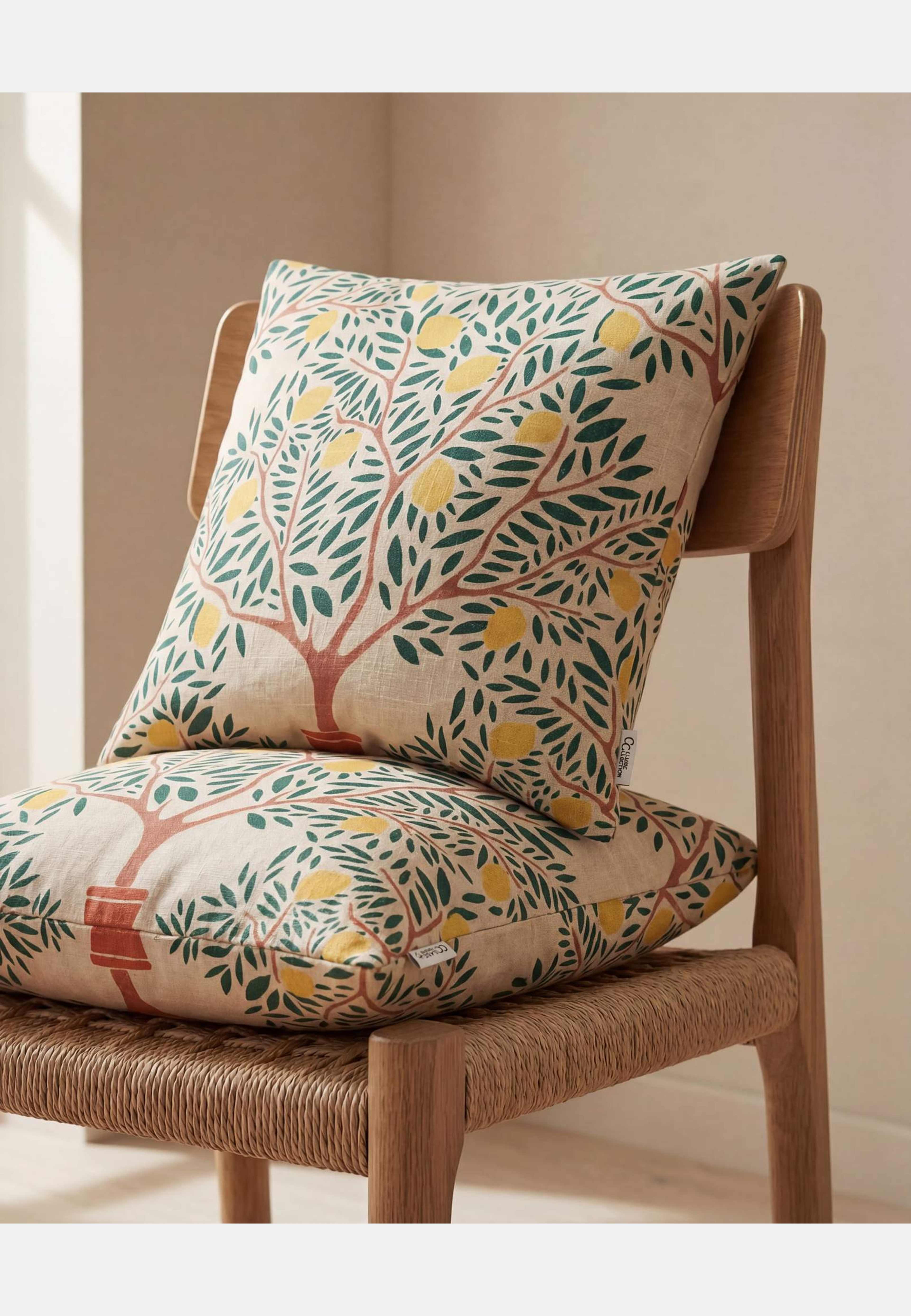 Kuddfodral Lemon Garden, från Classic Collection, i färgen mörkgrön. Klicka för att öppna bilden i stort format