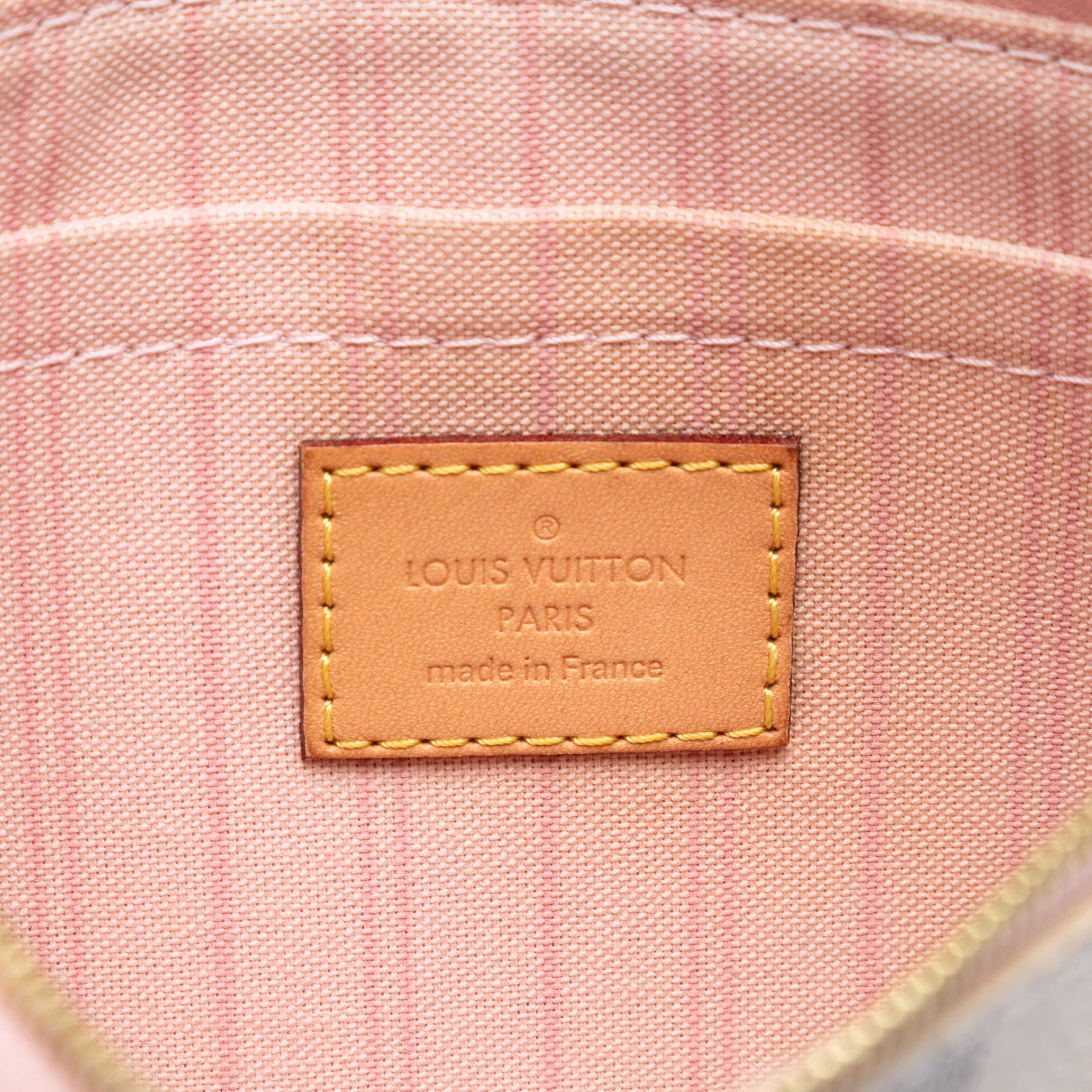 Louis Vuitton Damier Azur Neverfull Pouch Mm, från Luxclusif, i färgen white. Klicka för att öppna bilden i stort format