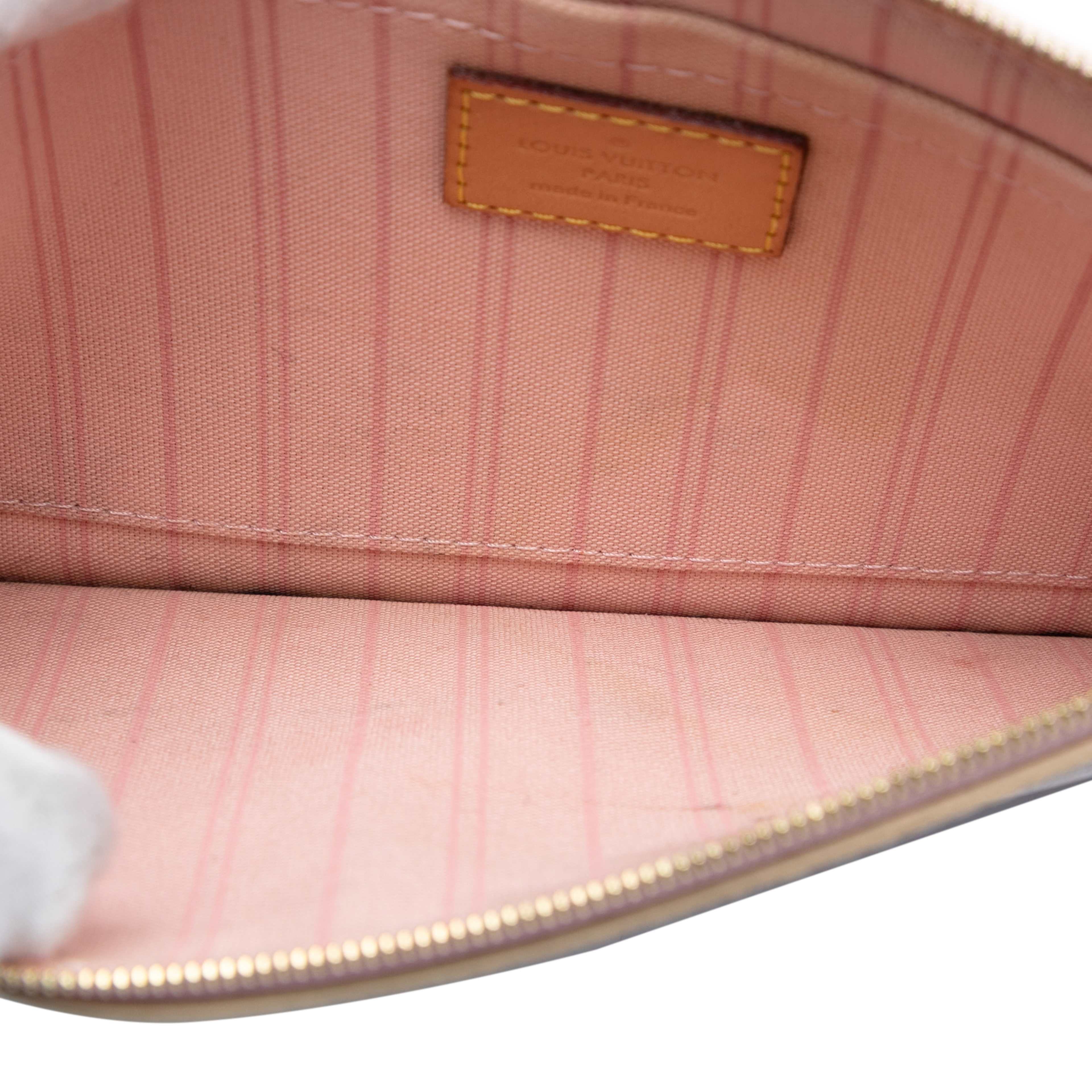 Louis Vuitton Damier Azur Neverfull Pouch Mm, från Luxclusif, i färgen white. Klicka för att öppna bilden i stort format