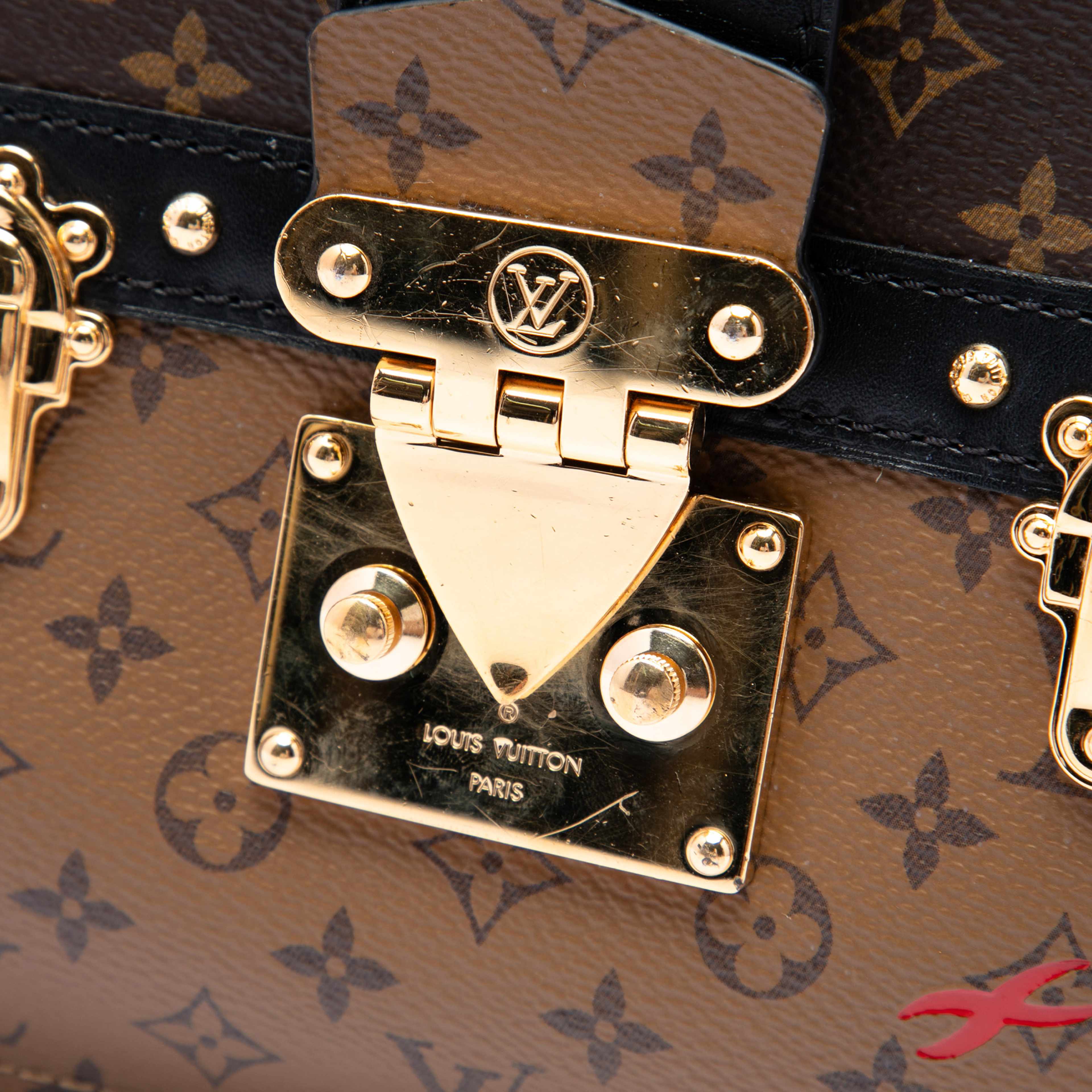 Louis Vuitton Monogram Reverse Trunk Clutch, från Luxclusif, i färgen brun. Klicka för att öppna bilden i stort format