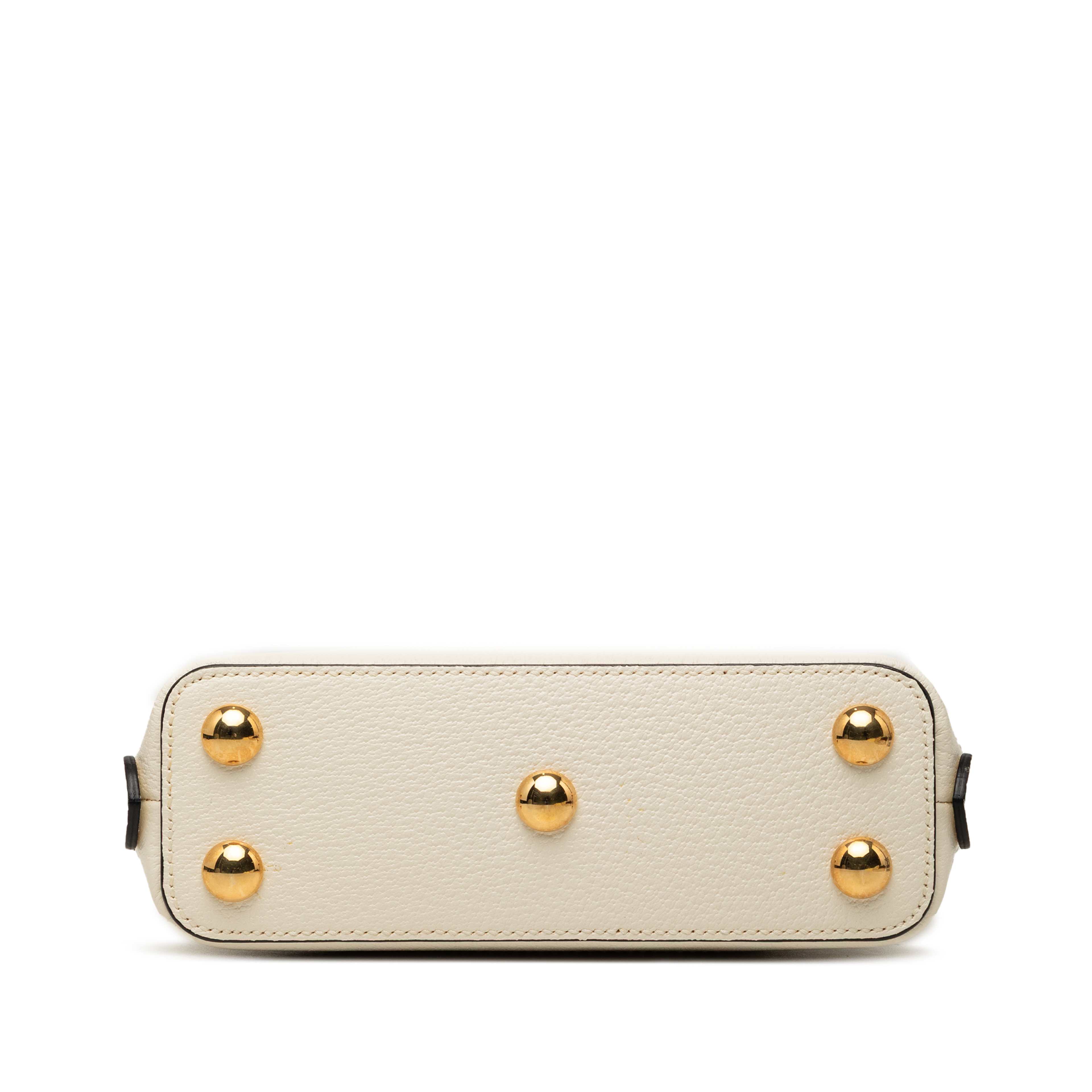 Gucci Adidas Mini Leather Horsebit 1955 Top Handle Bag, från Luxclusif, i färgen white. Klicka för att öppna bilden i stort format