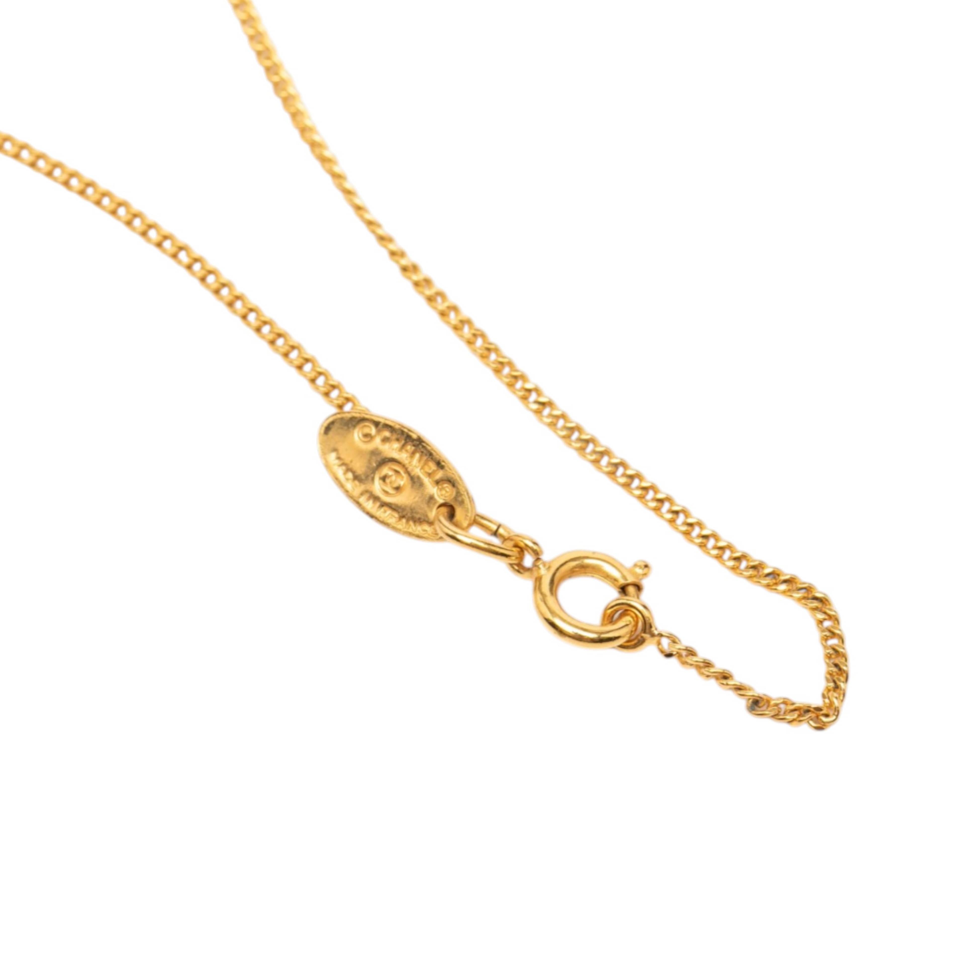 Chanel Gold Plated Cc Pendant Necklace, från Luxclusif, i färgen gold. Klicka för att öppna bilden i stort format