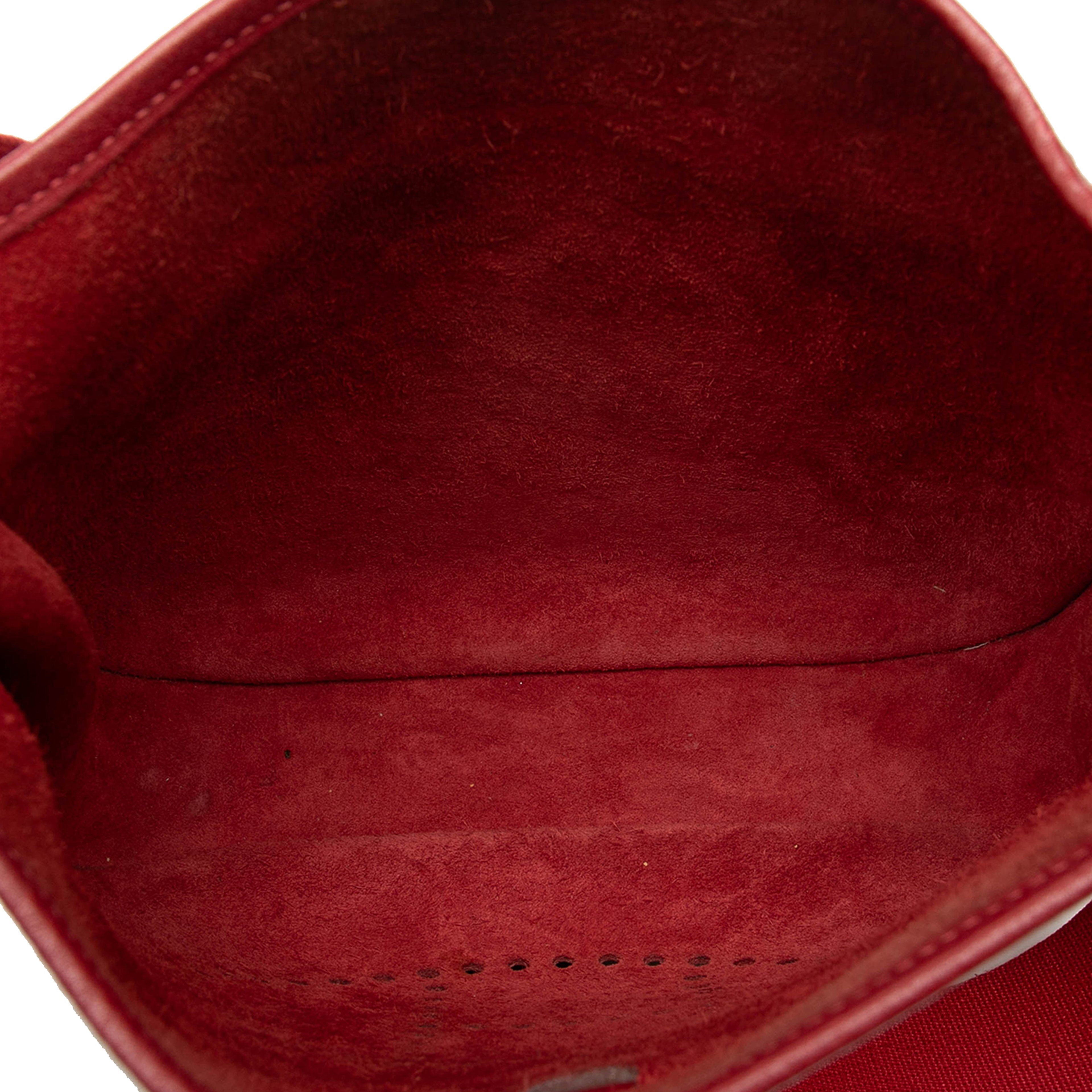 Hermès Clemence Evelyne Ii Pm, från Luxclusif, i färgen dark red. Klicka för att öppna bilden i stort format