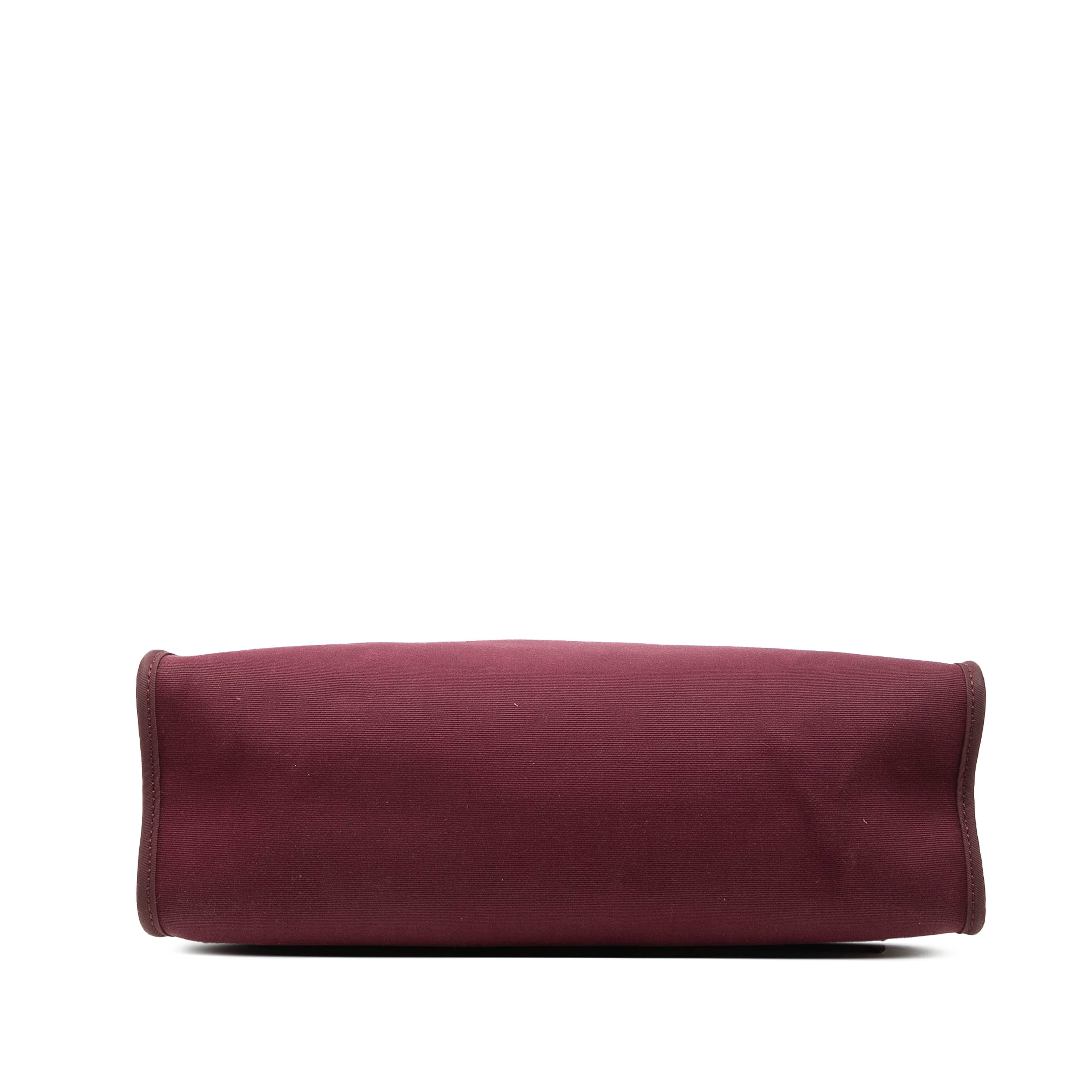 Hermès Military Toile And Vache Hunter Herbag Zip 31, från Luxclusif, i färgen burgundy. Klicka för att öppna bilden i stort format