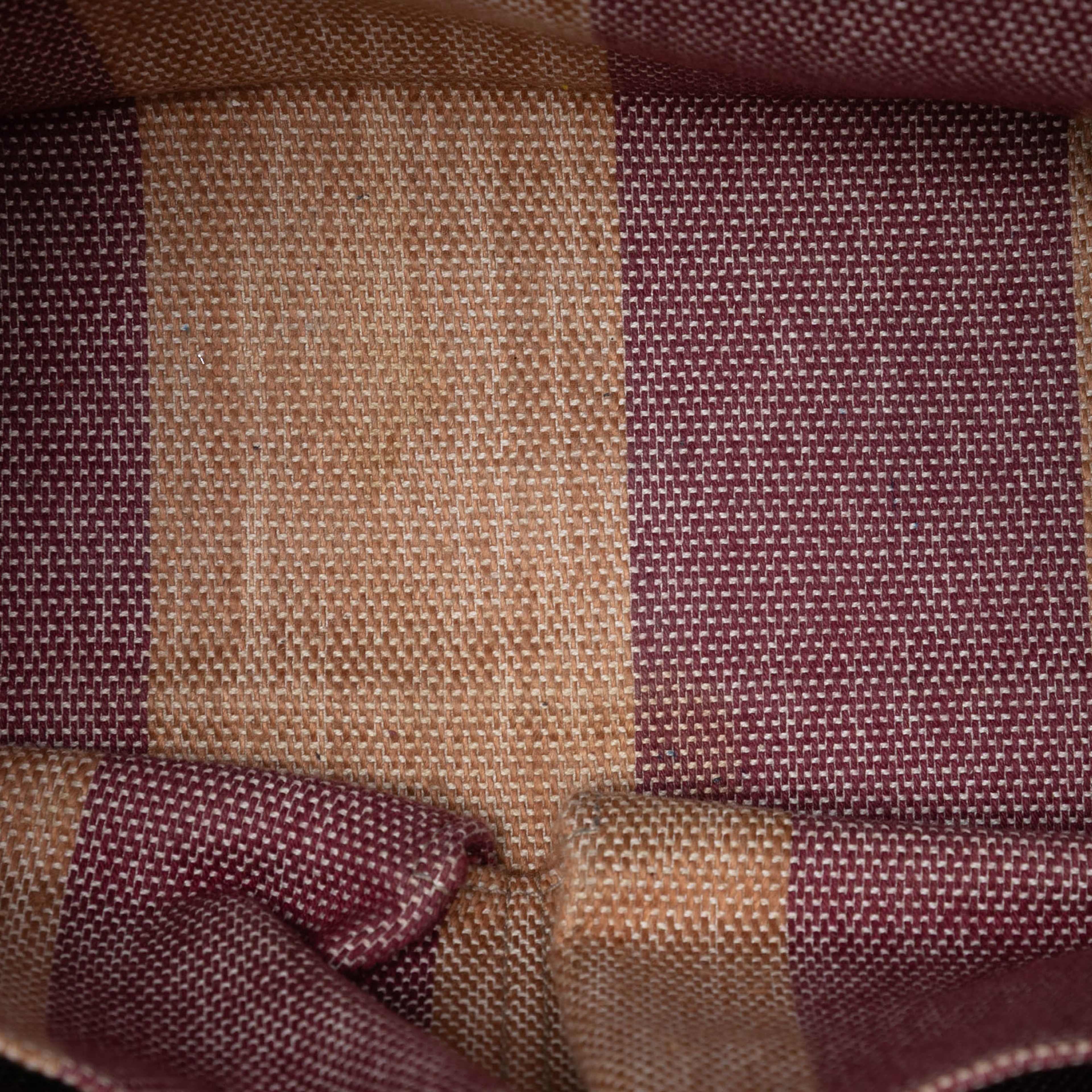 Gucci Small Leather Bamboo Daily Satchel, från Luxclusif, i färgen red. Klicka för att öppna bilden i stort format