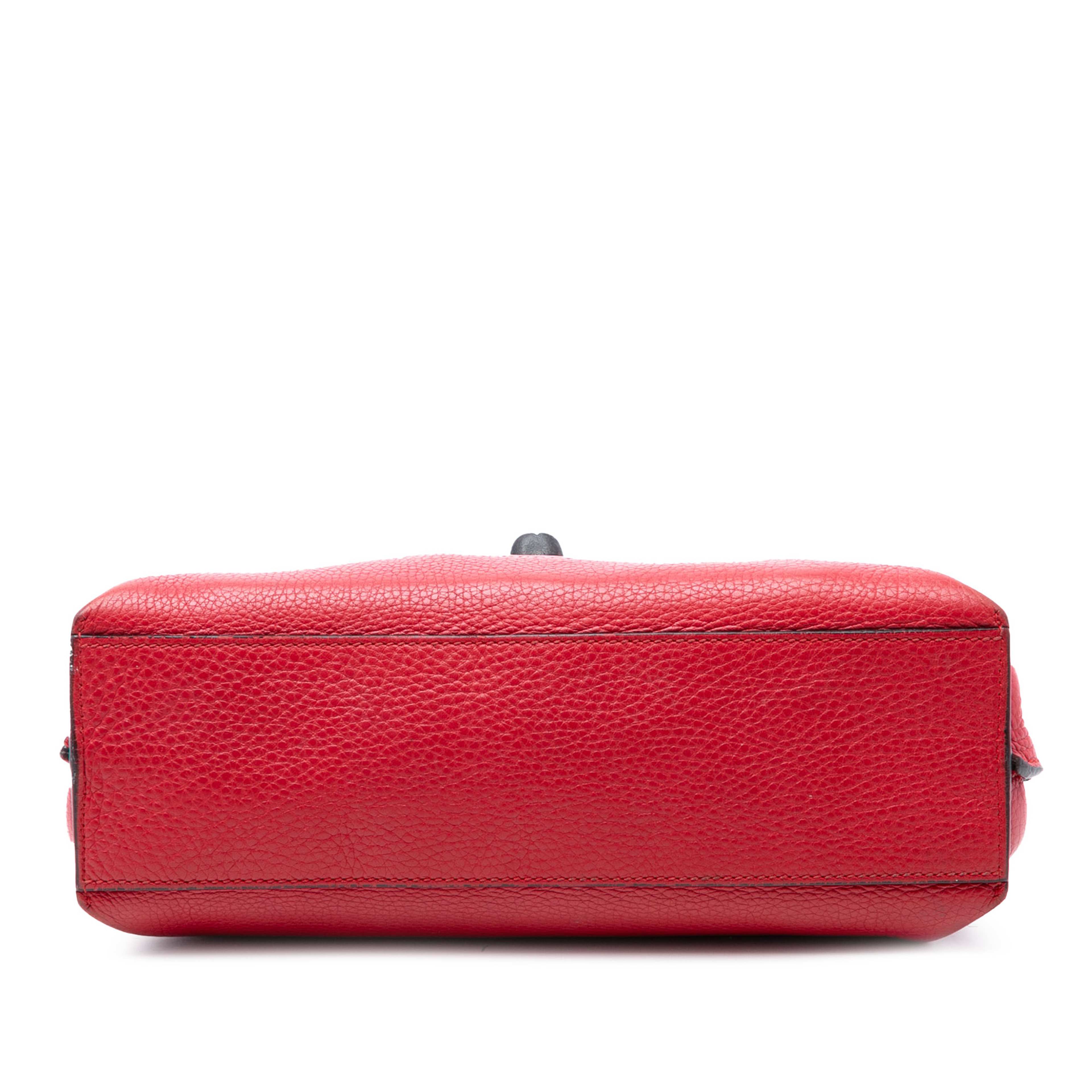 Gucci Small Leather Bamboo Daily Satchel, från Luxclusif, i färgen red. Klicka för att öppna bilden i stort format