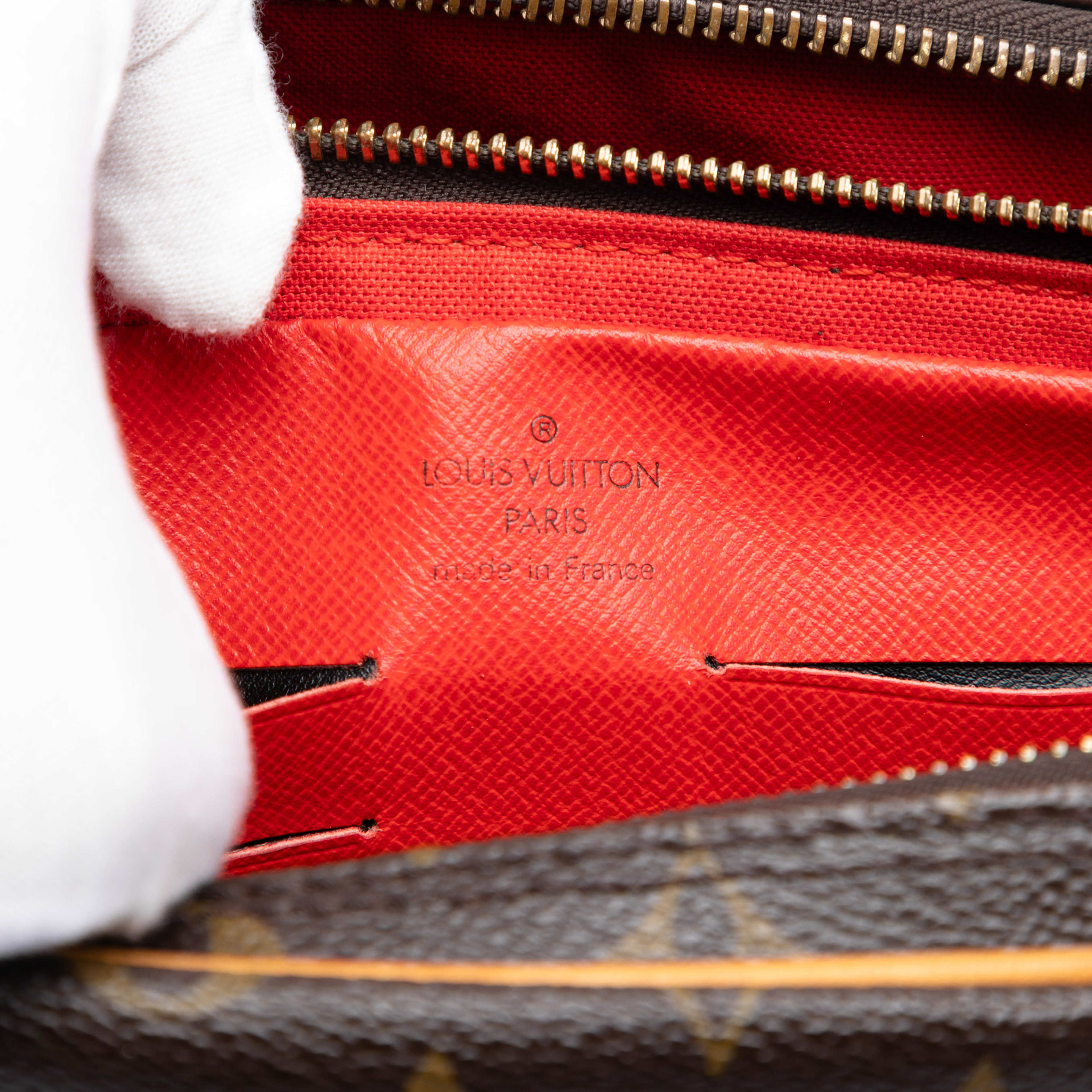 Louis Vuitton Monogram China Run Pavel Clutch, från Luxclusif, i färgen brun. Klicka för att öppna bilden i stort format