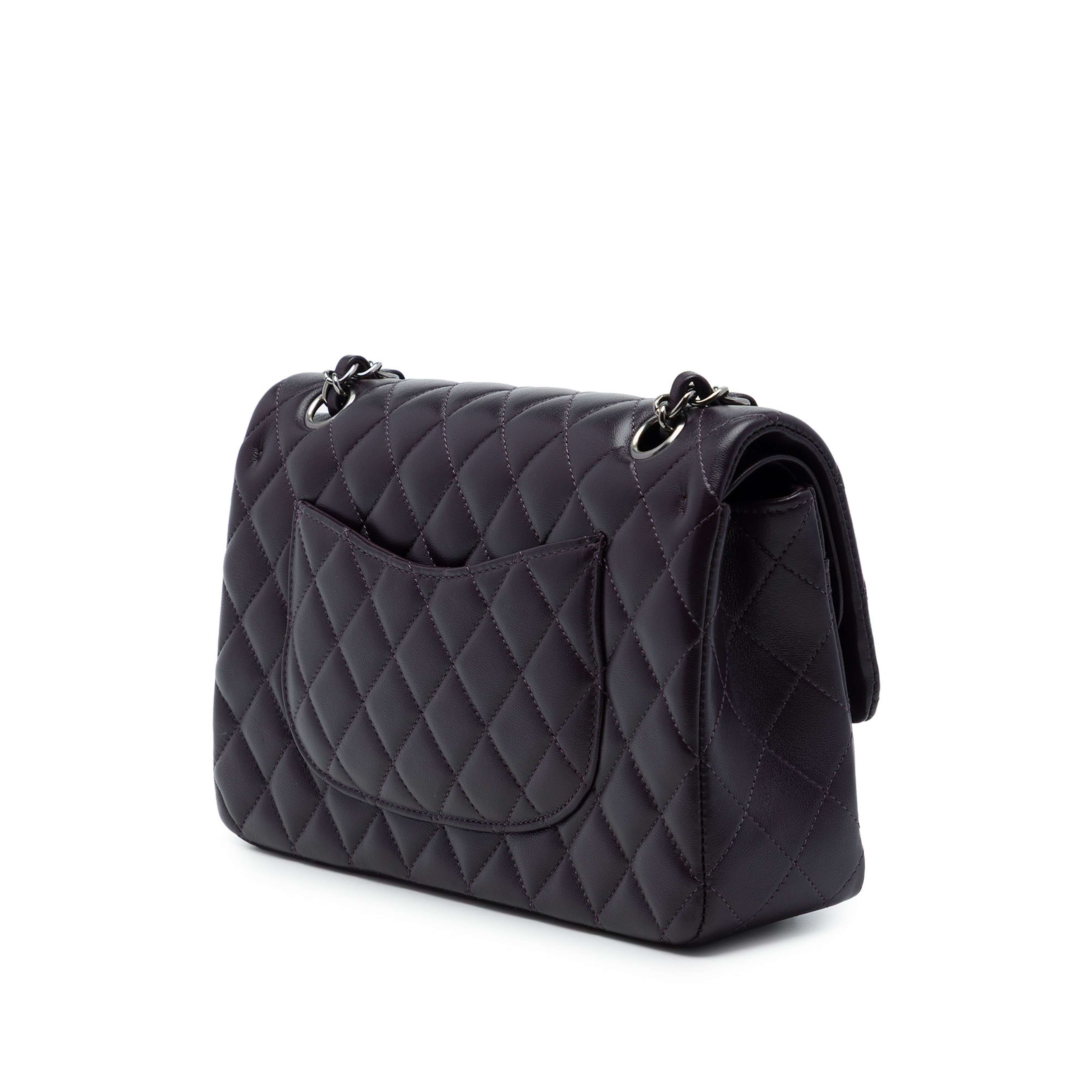 Chanel Medium Classic Lambskin Double Flap, från Luxclusif, i färgen purpur. Klicka för att öppna bilden i stort format