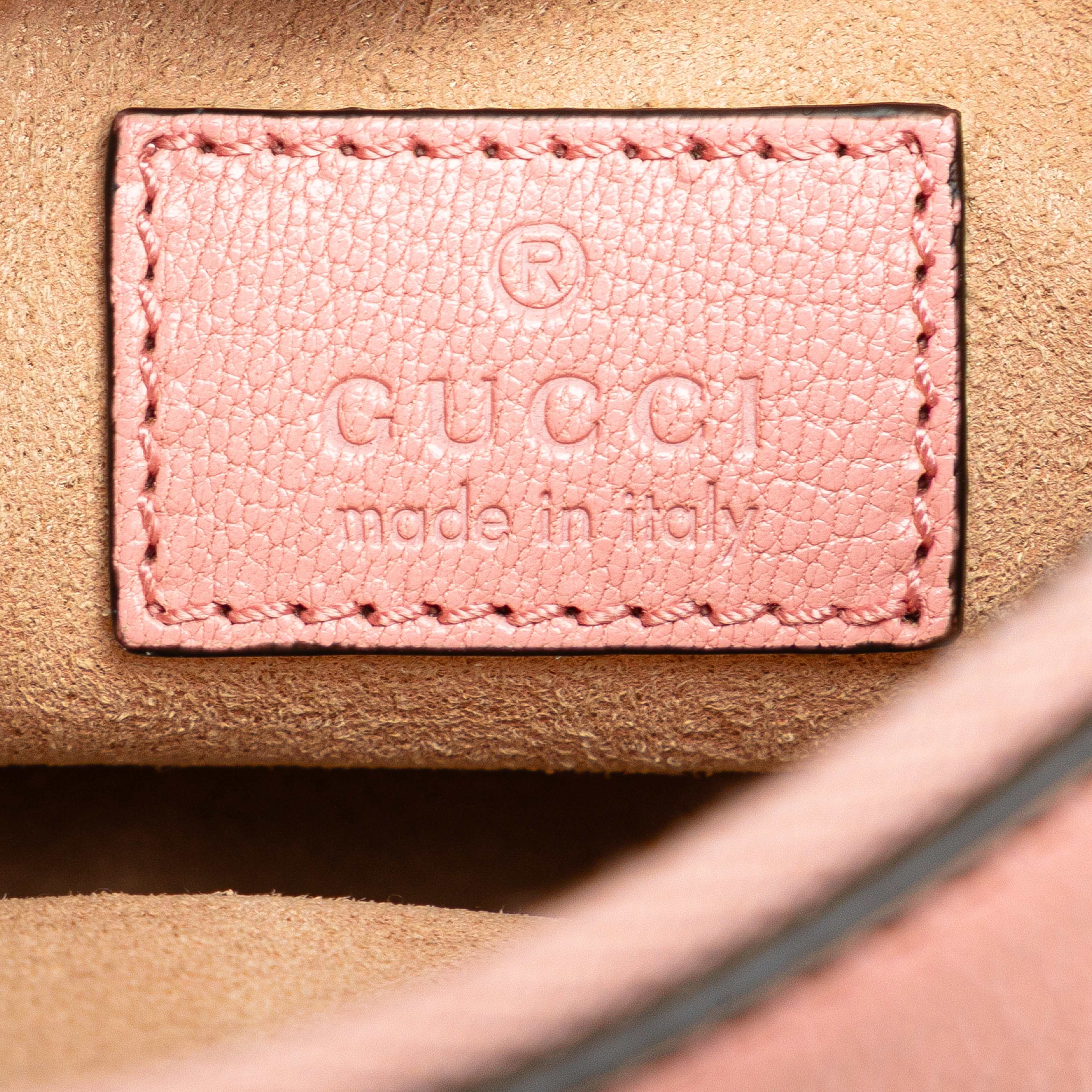 Gucci Mini Goatskin Aphrodite Shoulder Bag, från Luxclusif, i färgen pink. Klicka för att öppna bilden i stort format