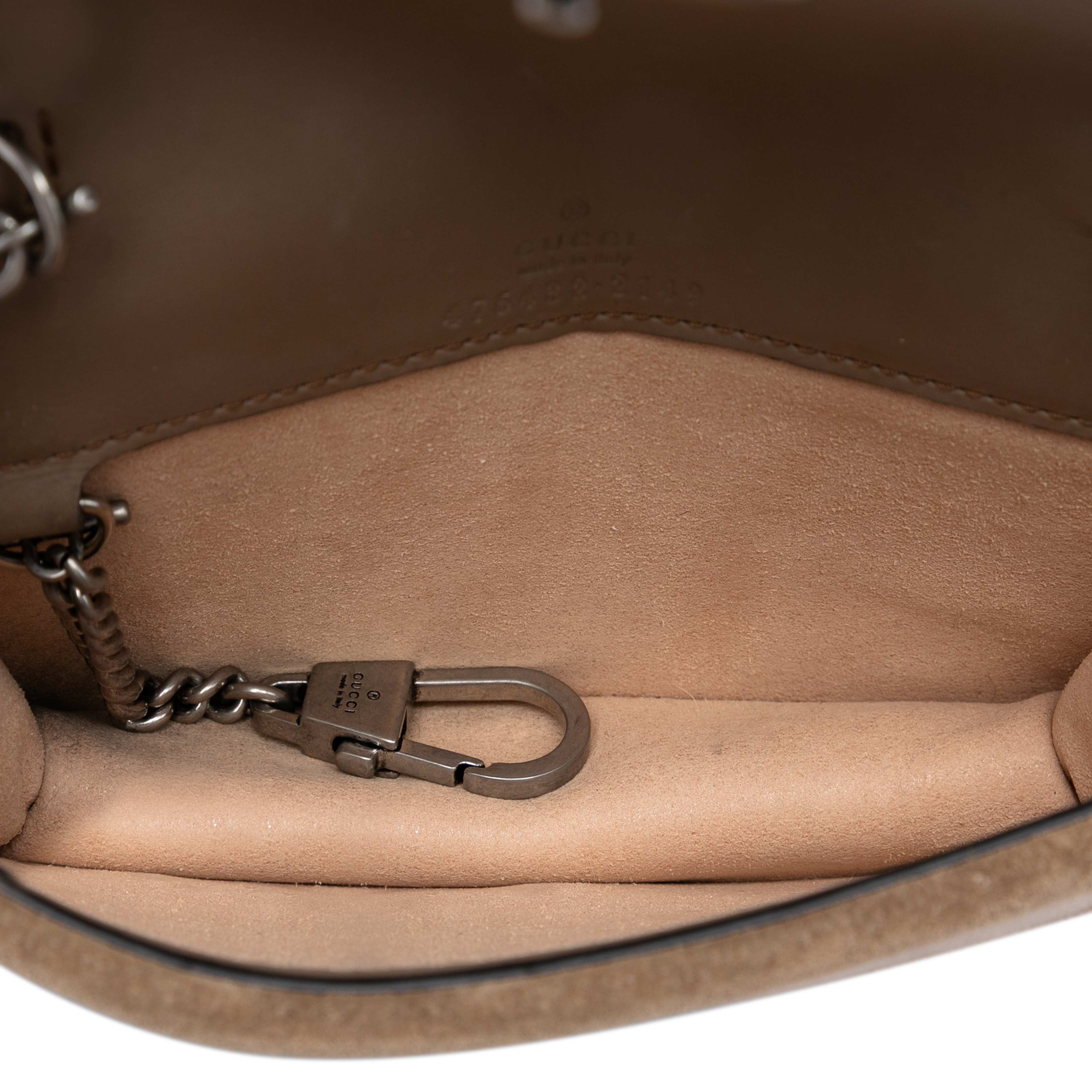 Gucci Mini Gg Supreme Dionysus Crossbody, från Luxclusif, i färgen beige. Klicka för att öppna bilden i stort format