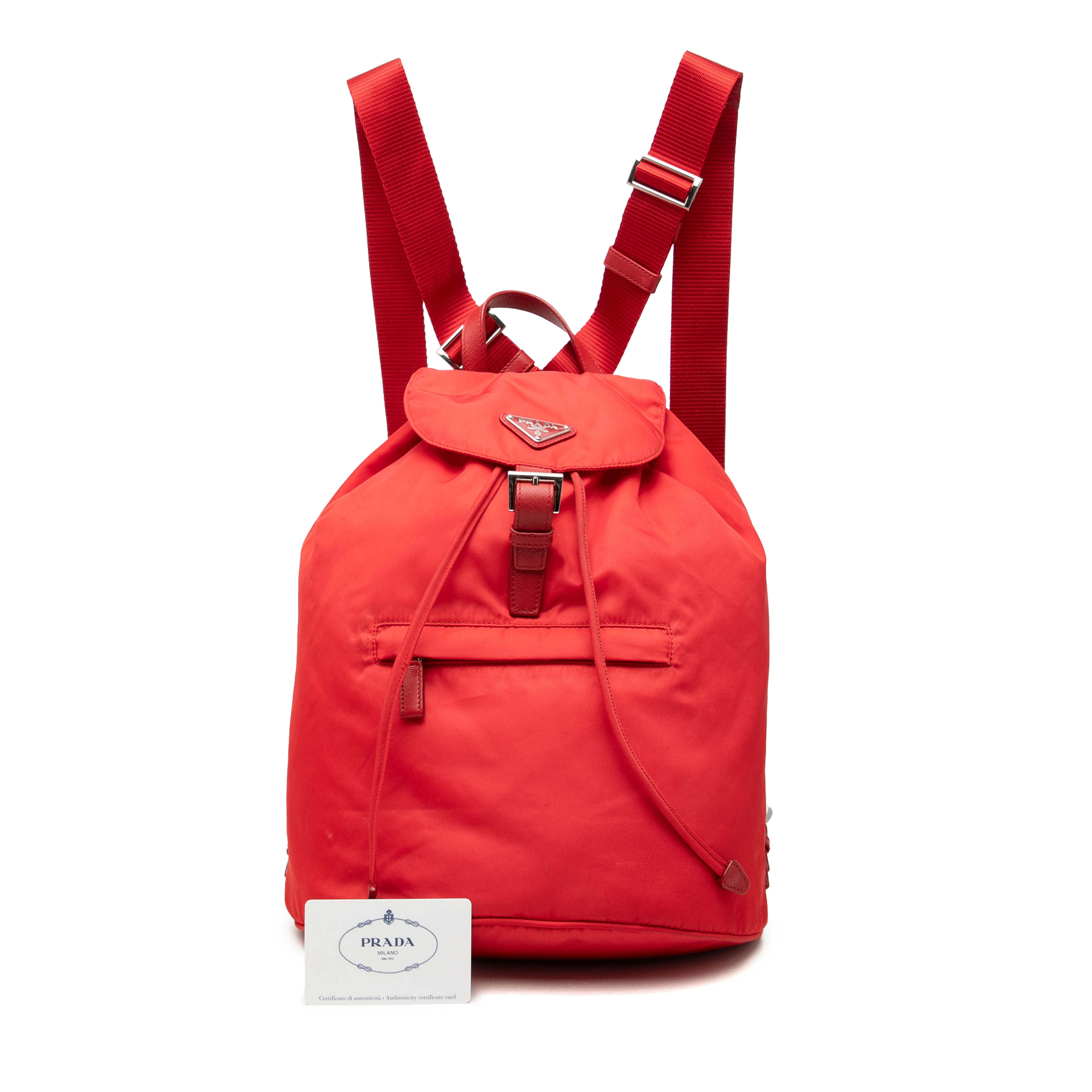 Prada Tessuto Backpack, från Luxclusif, i färgen röd. Klicka för att öppna bilden i stort format