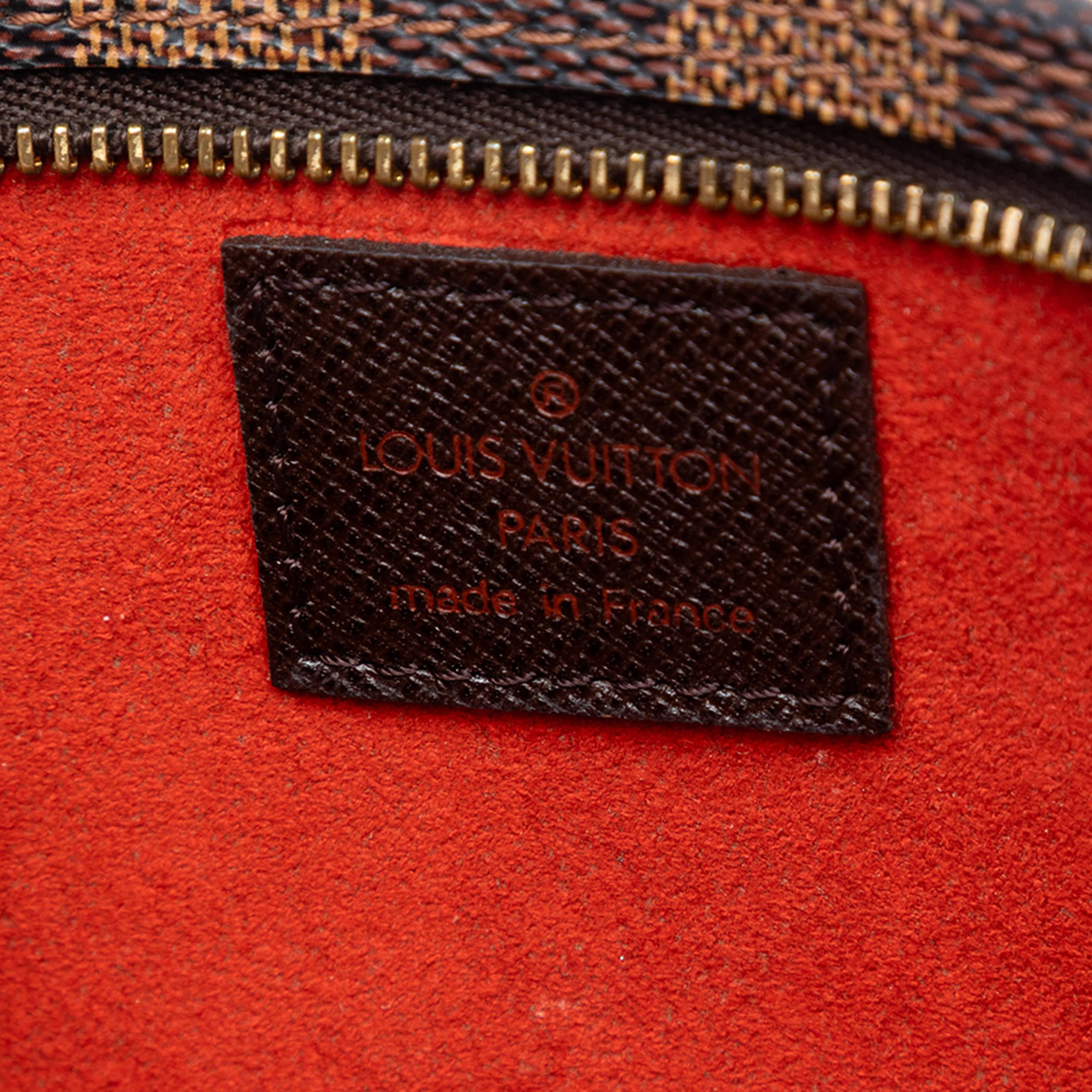 Louis Vuitton Damier Ebene Marais Bucket Pouch, från Luxclusif, i färgen brown. Klicka för att öppna bilden i stort format