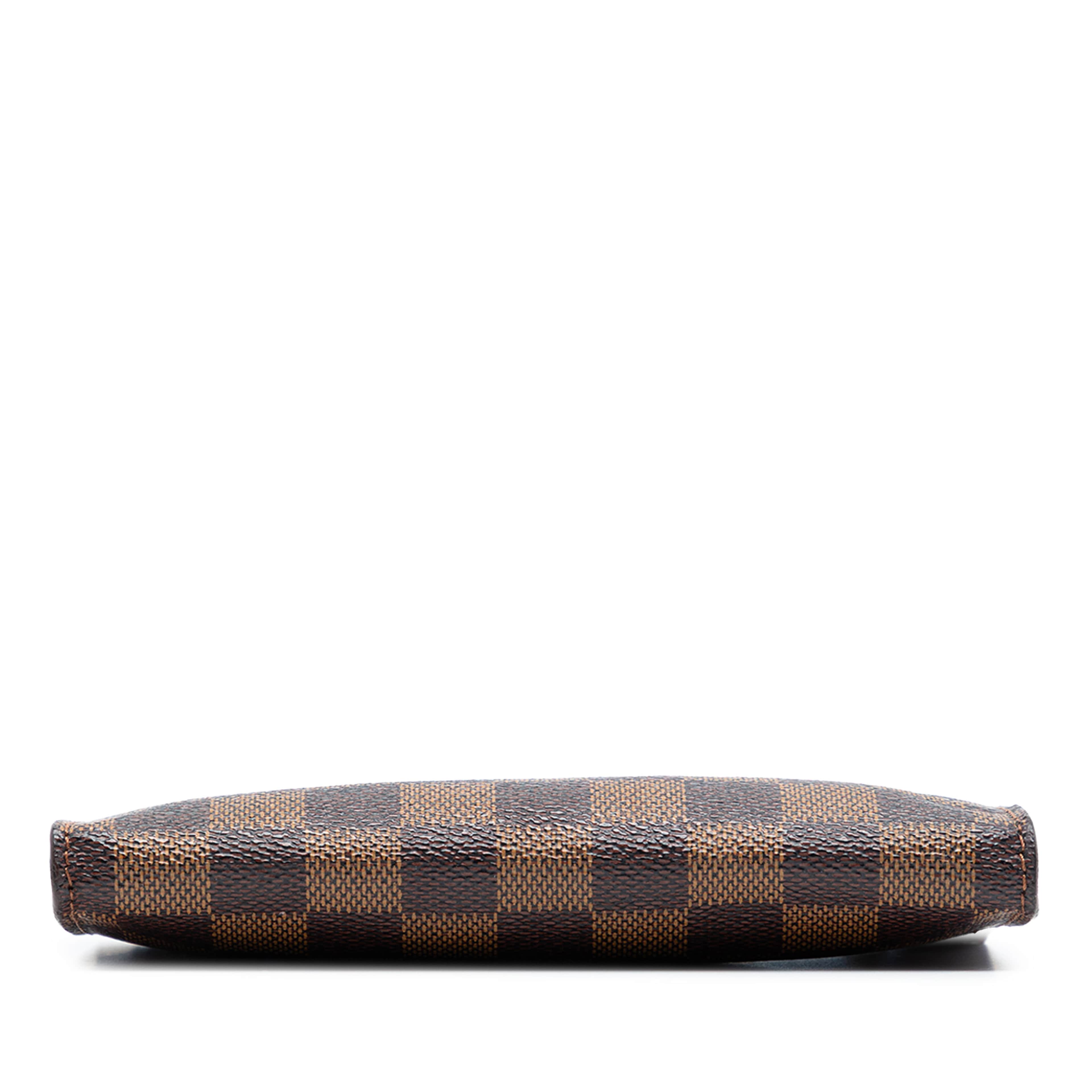 Louis Vuitton Damier Ebene Marais Bucket Pouch, från Luxclusif, i färgen brown. Klicka för att öppna bilden i stort format