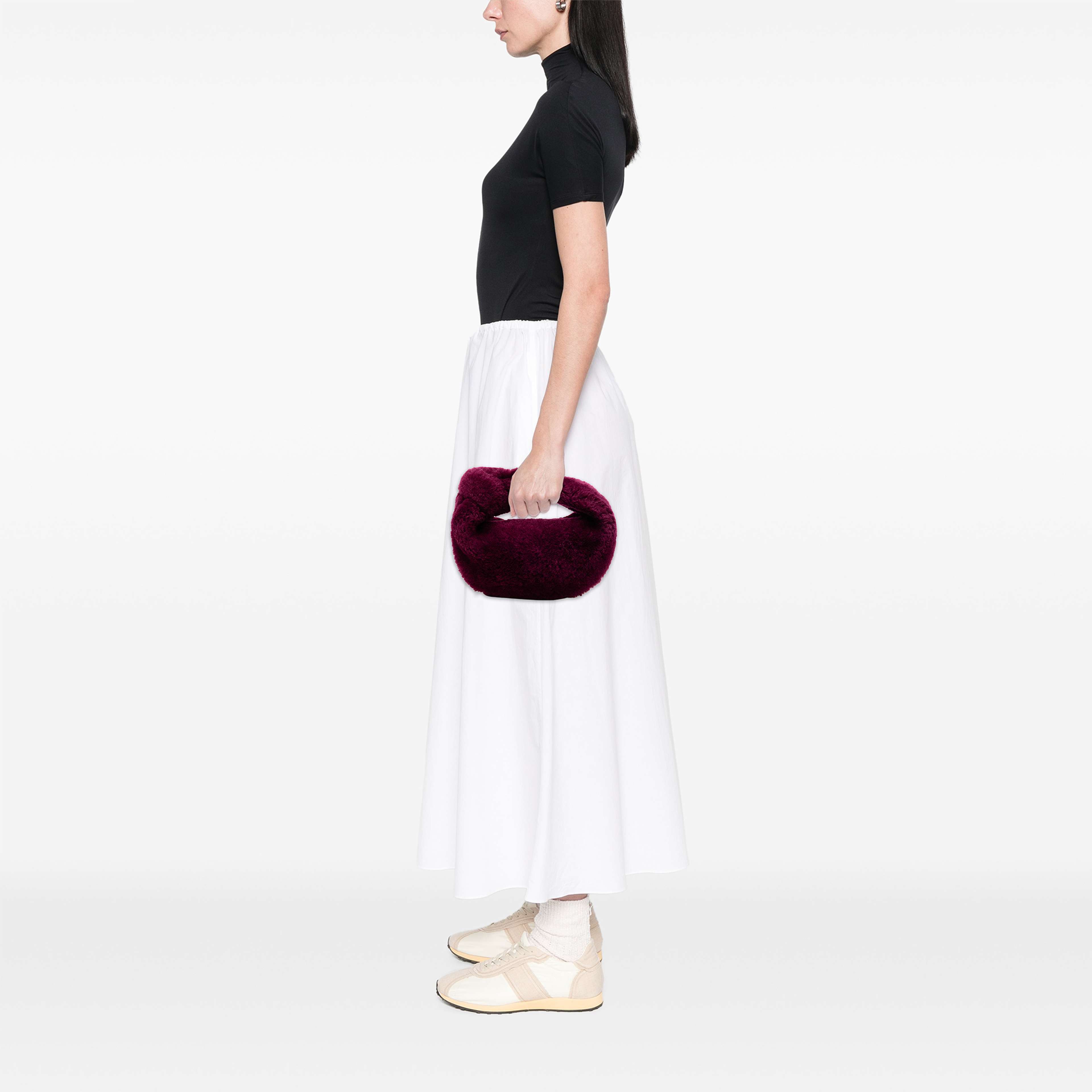Bottega Veneta Mini Shearling Jodie, från Luxclusif, i färgen purpur. Klicka för att öppna bilden i stort format