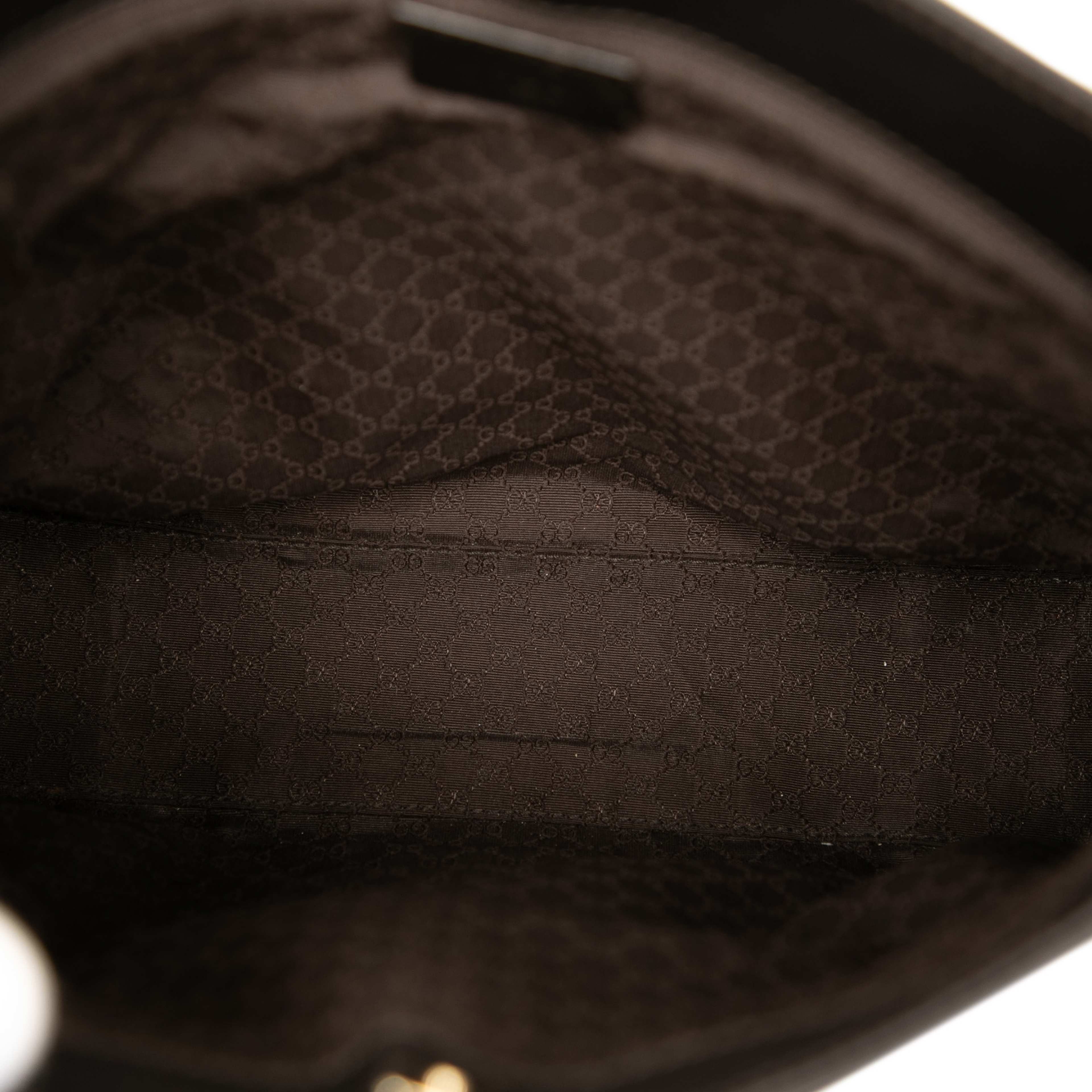 Gucci Canvas Web Shoulder Bag, från Luxclusif, i färgen light brown. Klicka för att öppna bilden i stort format