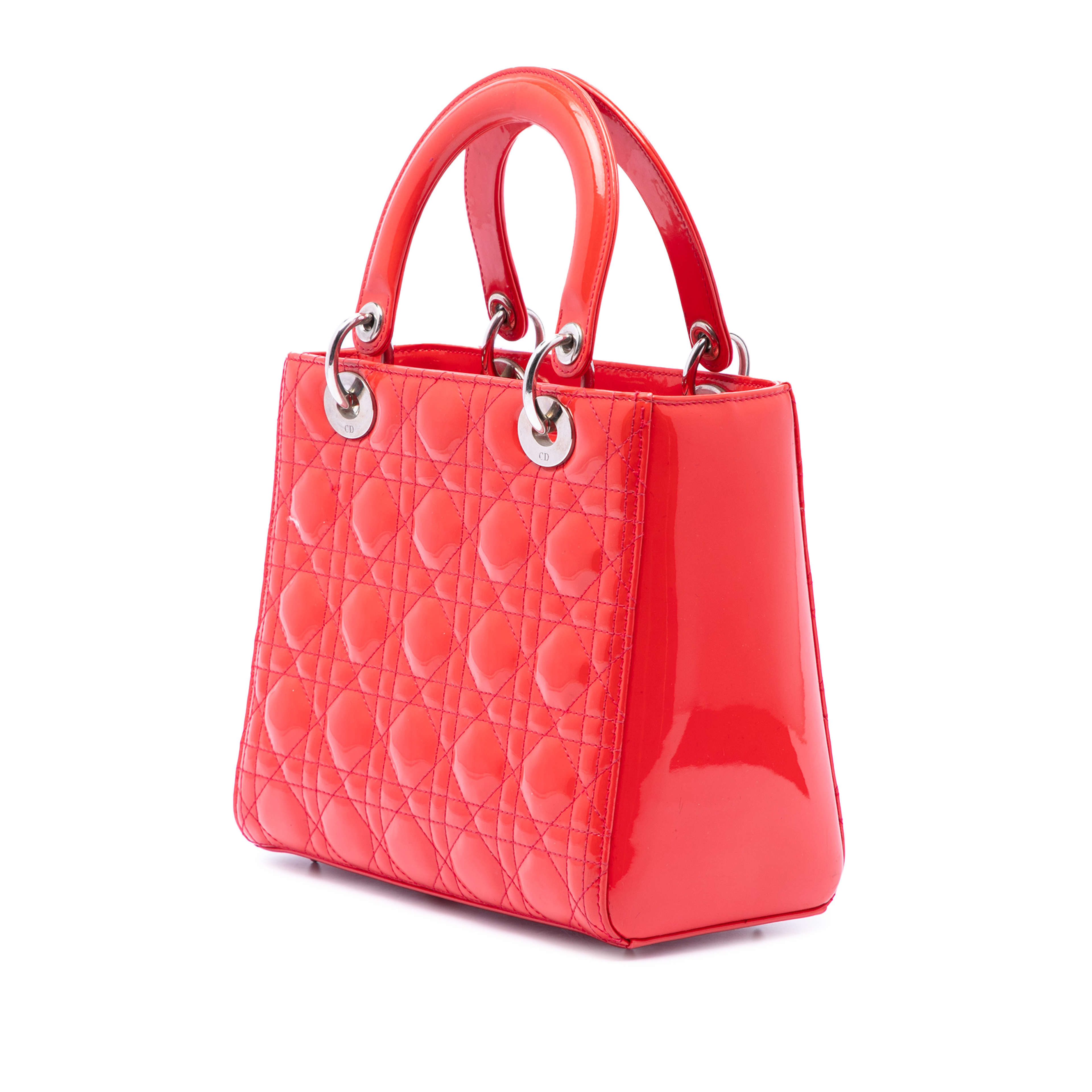 Dior Medium Patent Cannage Lady Dior, från Luxclusif, i färgen röd. Klicka för att öppna bilden i stort format