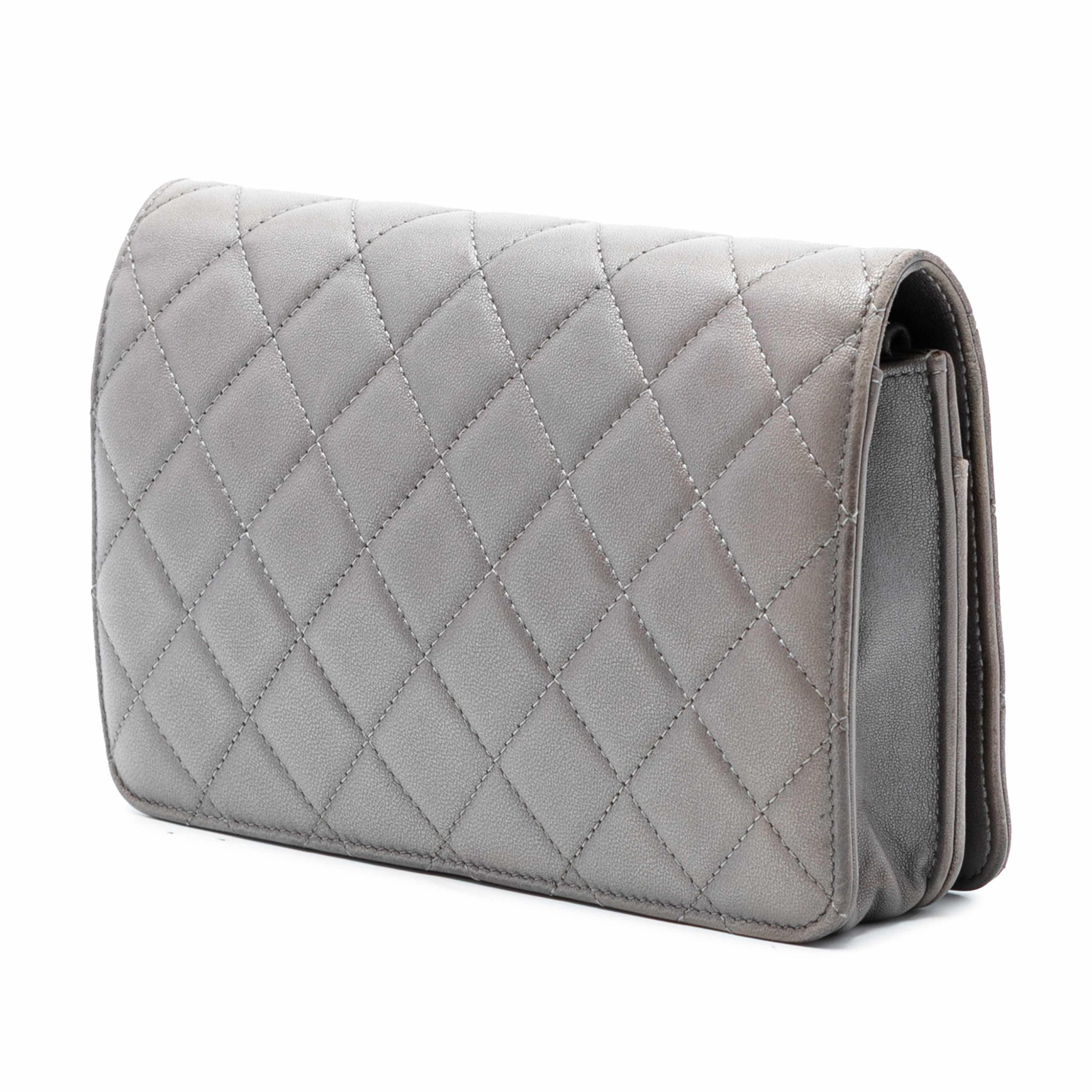 Chanel Cc Quilted Lambskin Full Flap Wallet On Chain, från Luxclusif, i färgen brun. Klicka för att öppna bilden i stort format