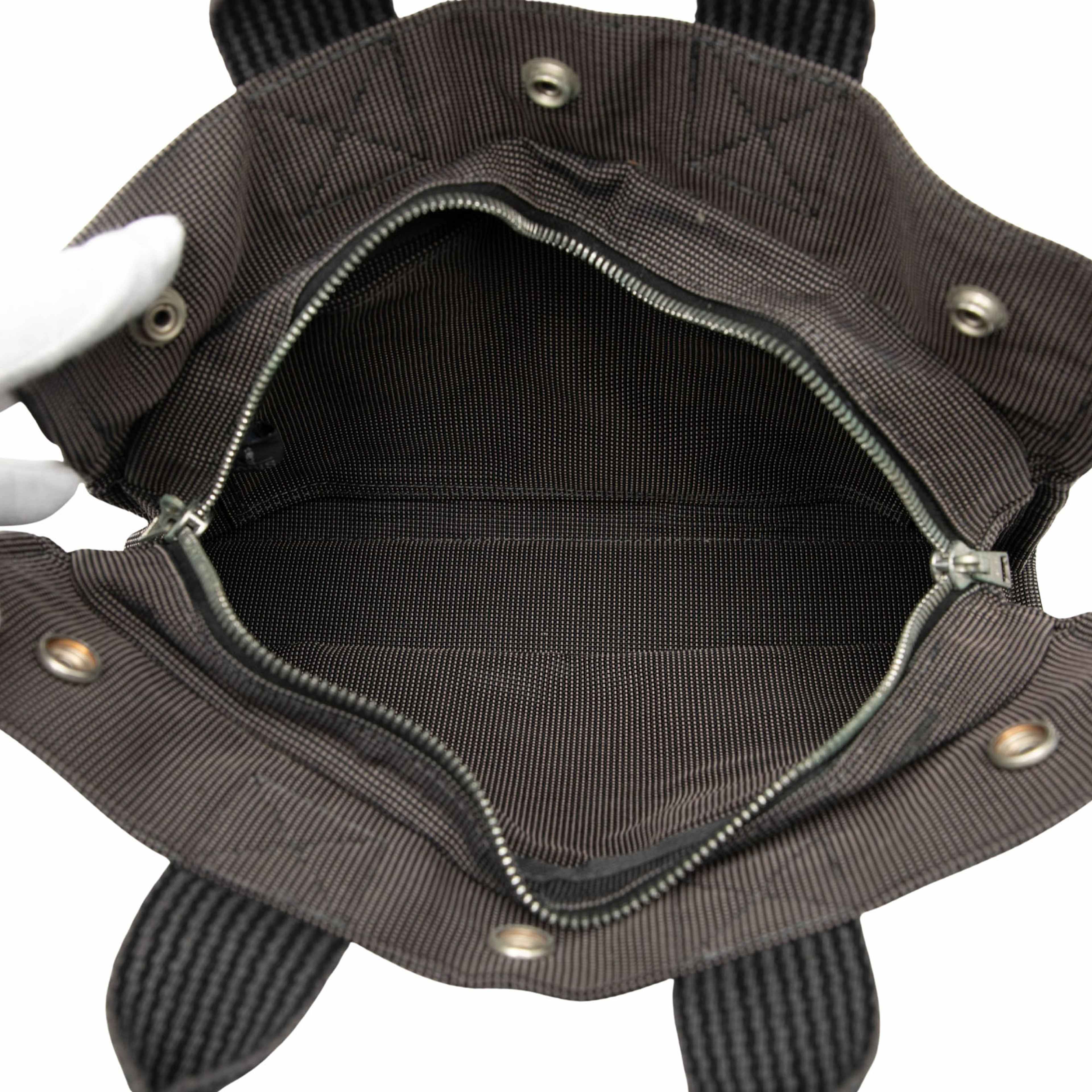 Hermès Canvas Herline Pm, från Luxclusif, i färgen dark gray. Klicka för att öppna bilden i stort format