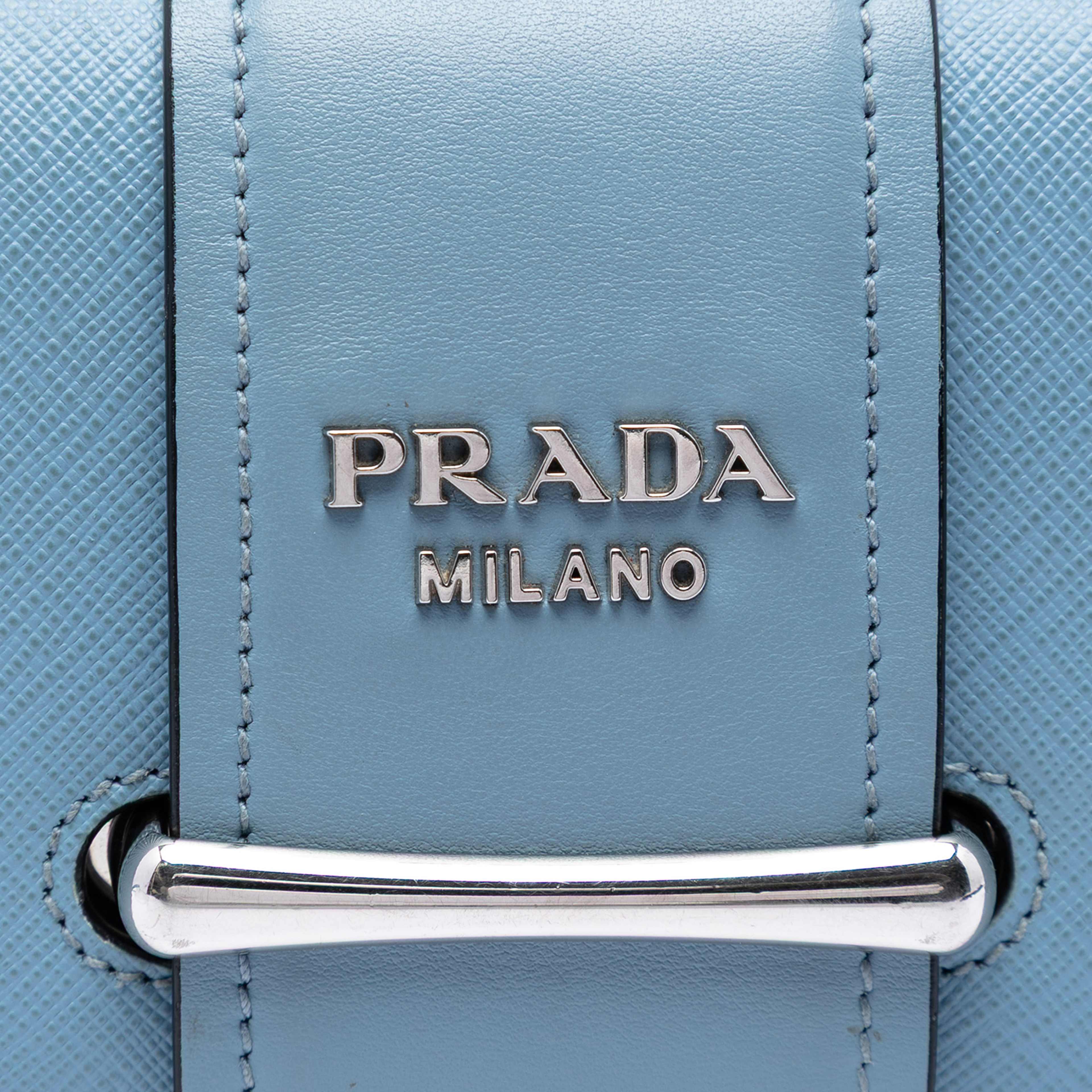 Prada Mini Saffiano Sidonie Crossbody, från Luxclusif, i färgen blue. Klicka för att öppna bilden i stort format
