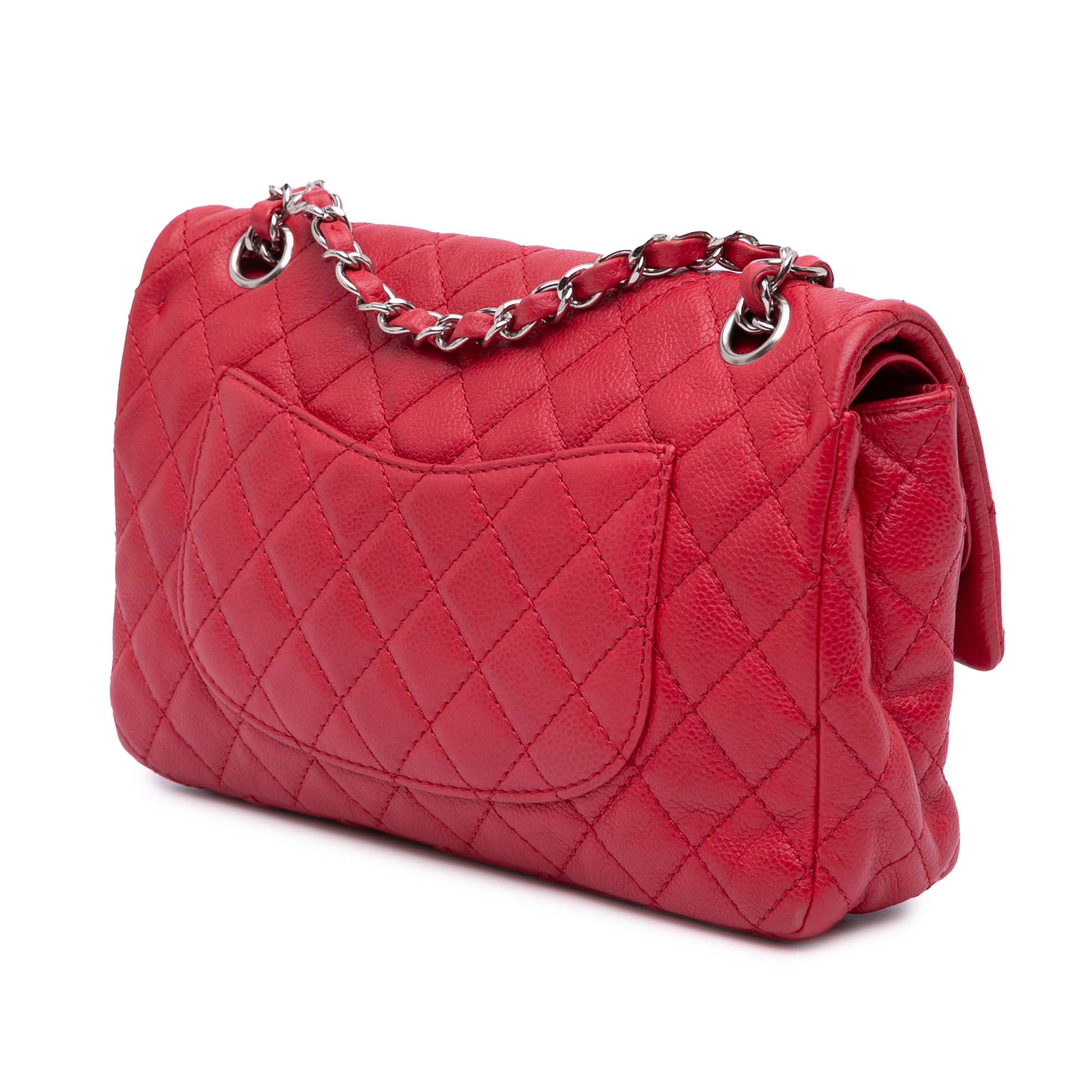 Chanel Medium Classic Caviar Double Flap, från Luxclusif, i färgen red. Klicka för att öppna bilden i stort format