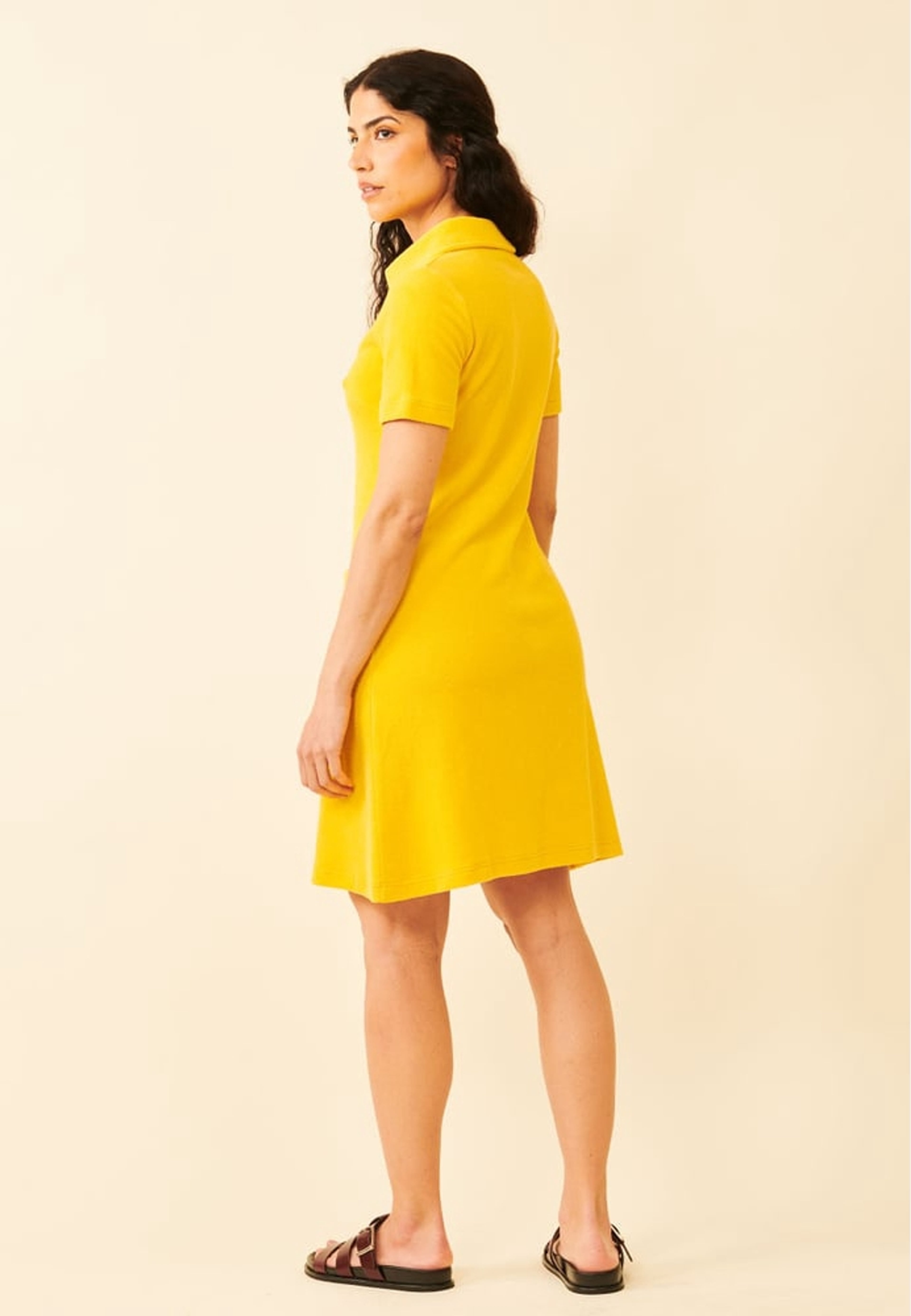 Lovisa Dress, från Jumperfabriken, i färgen yellow. Klicka för att öppna bilden i stort format