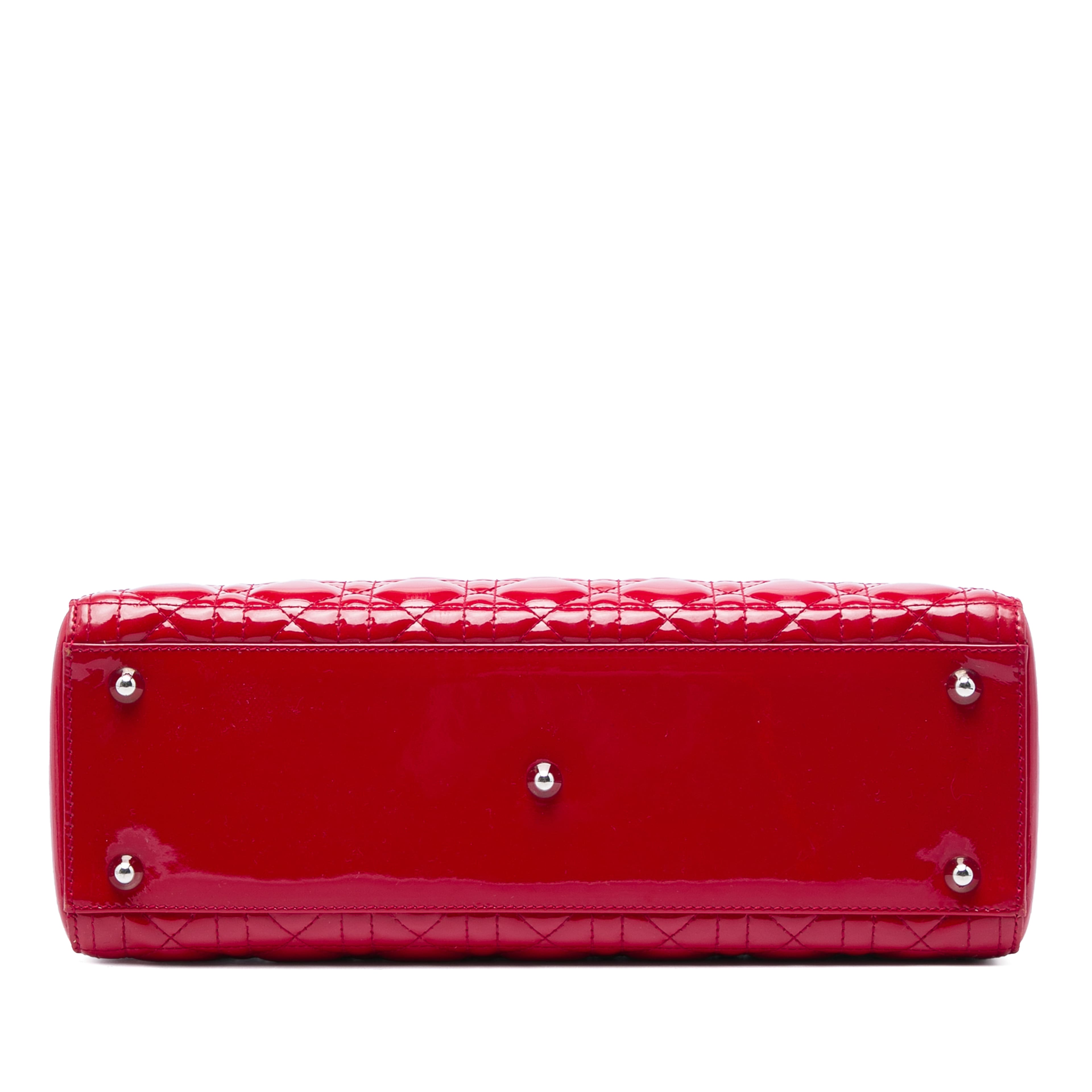 Dior Large Patent Cannage Lady Dior, från Luxclusif, i färgen röd. Klicka för att öppna bilden i stort format