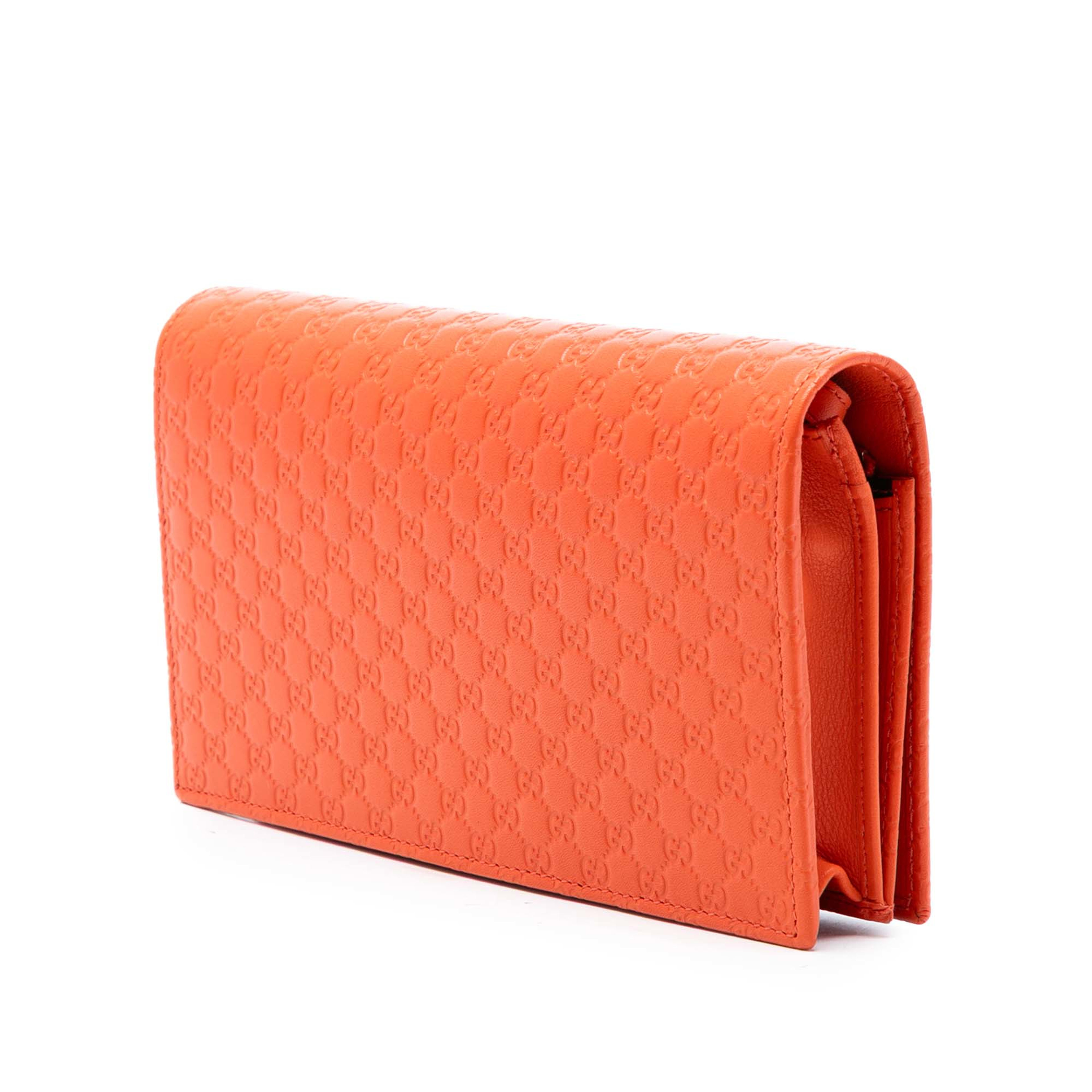 Gucci Microguccissima Wallet On Strap, från Luxclusif, i färgen orange. Klicka för att öppna bilden i stort format