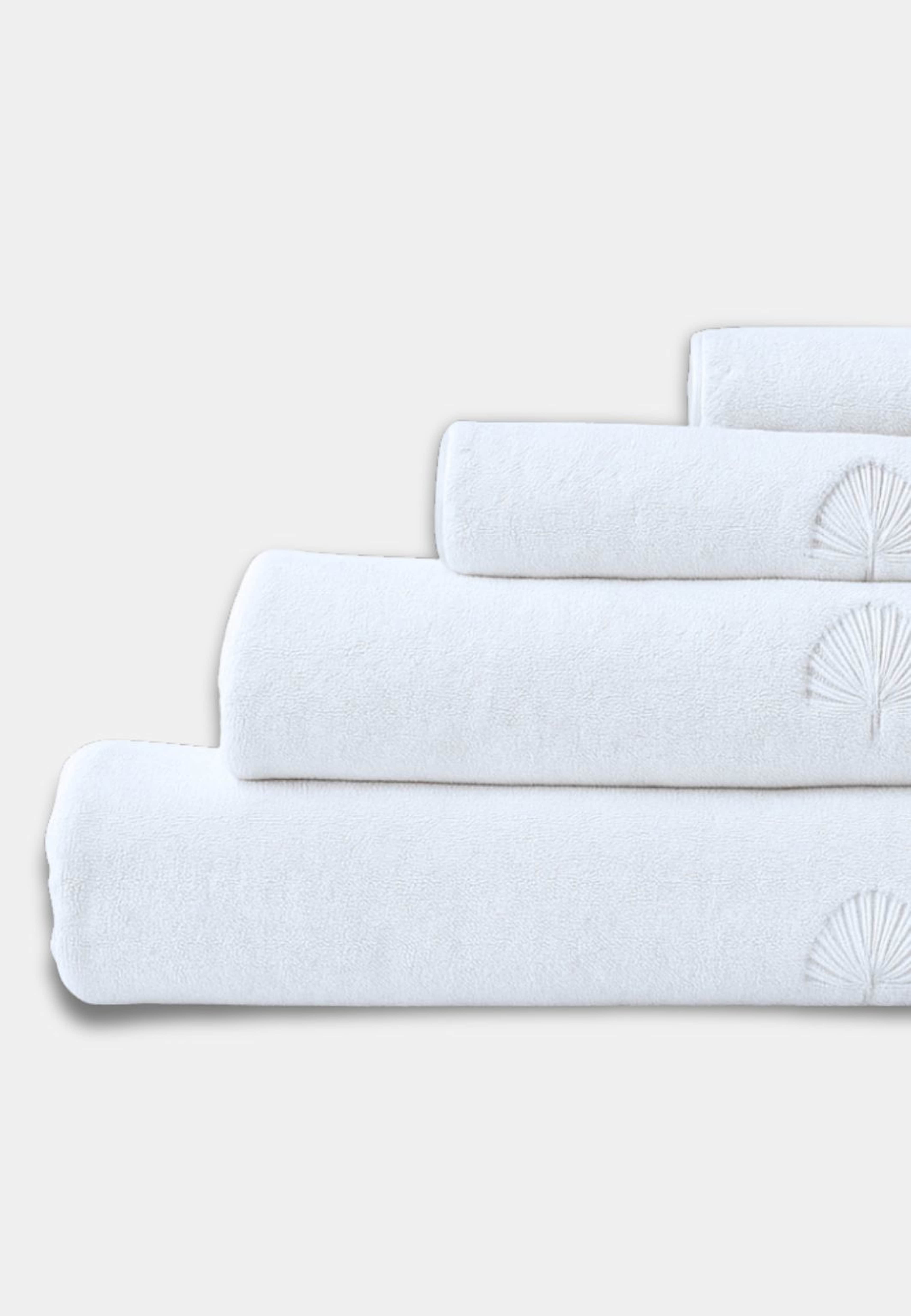 Fluffy Habits - Badhandduk 90x150cm, från Home of ESS, i färgen white. Klicka för att öppna bilden i stort format